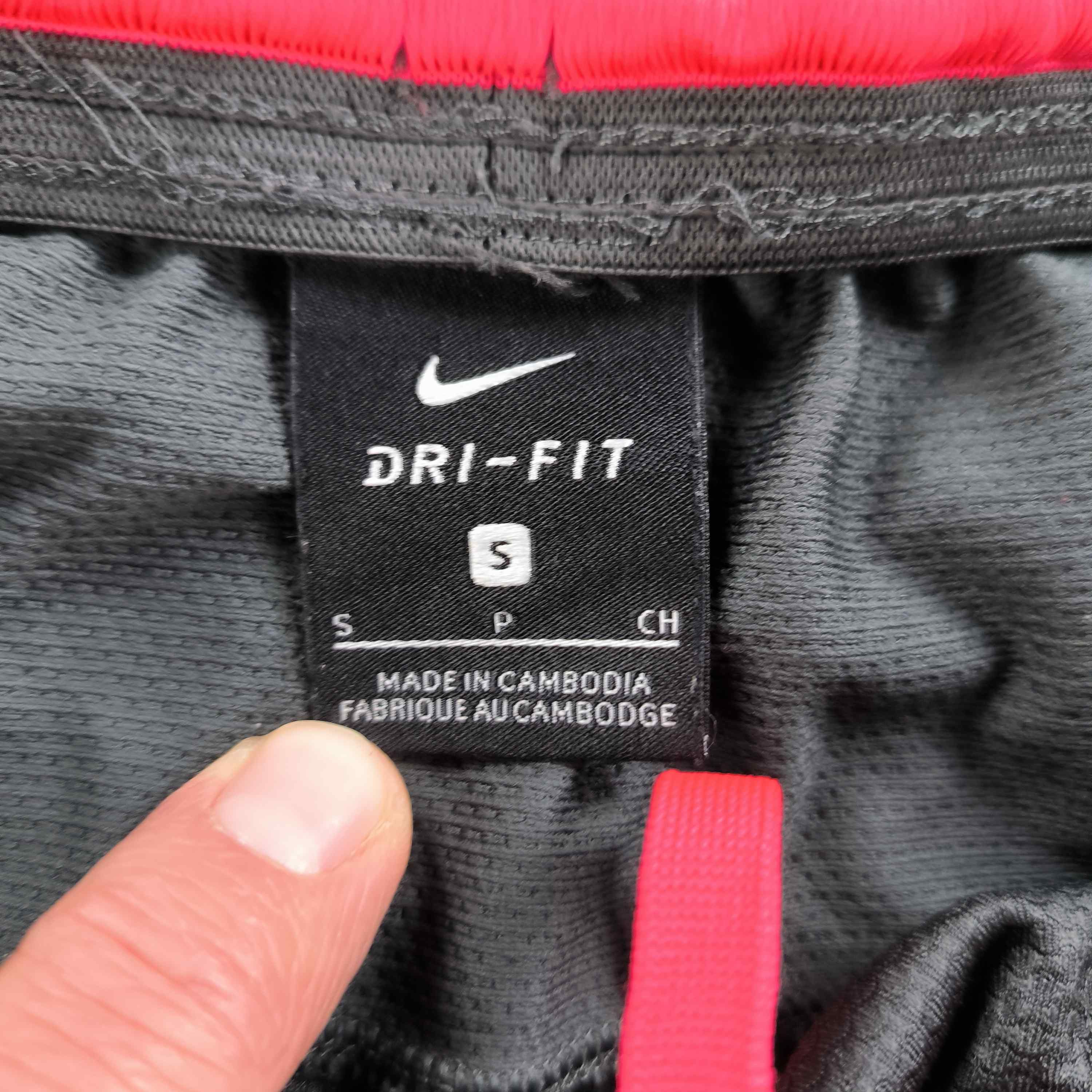Nike Sevilla Nike football shorts size S Size US 28 / EU 44 - 4 Thumbnail