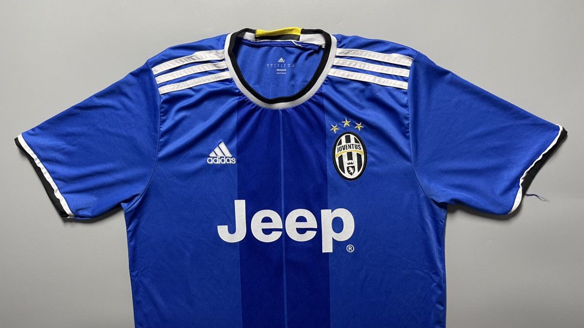 Vintage JUVENTUS ADIDAS 2016/2017 FOOTBALL AWAY JERSEY #9 HIGUAIN Size US L / EU 52-54 / 3 - 3 Thumbnail