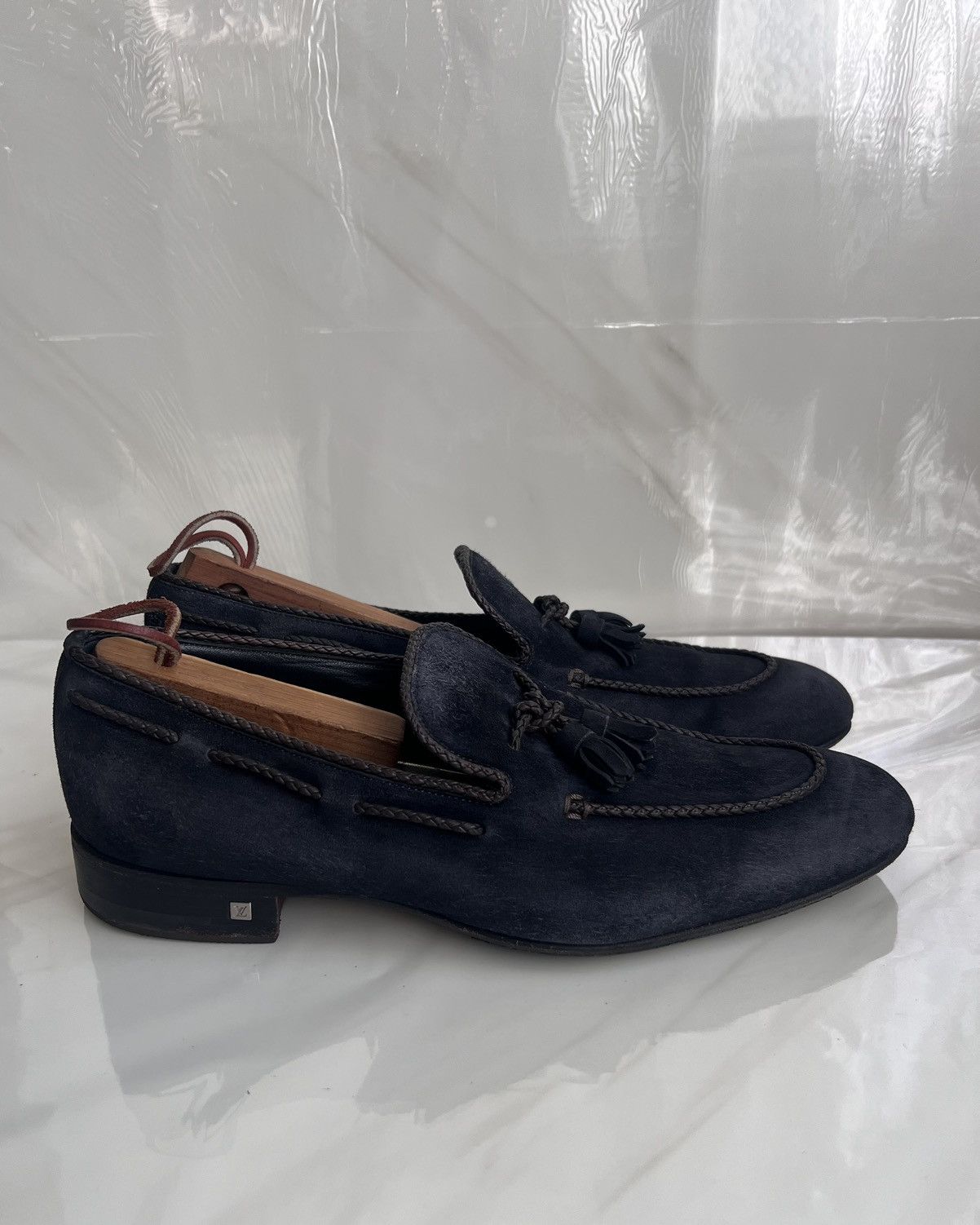 Louis Vuitton Louis Vuitton Men’s Tassel Blue Suede loafers Size US 7 / EU 40 - 4 Thumbnail