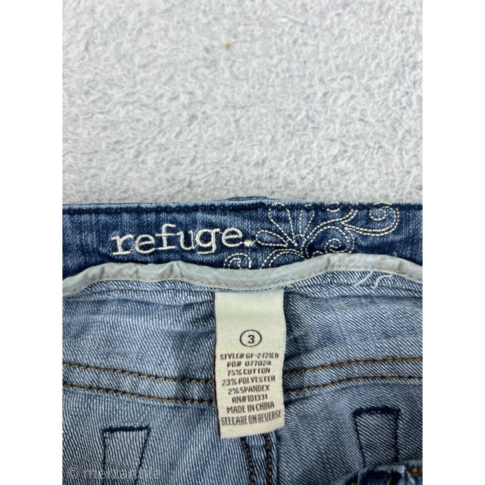 Vintage Refuge Denim Capri Jeans Womens 3 Blue Embroidered Distressed Cotton Blend 5-Pocket Design Low Rise Size 26" / US 2 / IT 38 - 4 Thumbnail