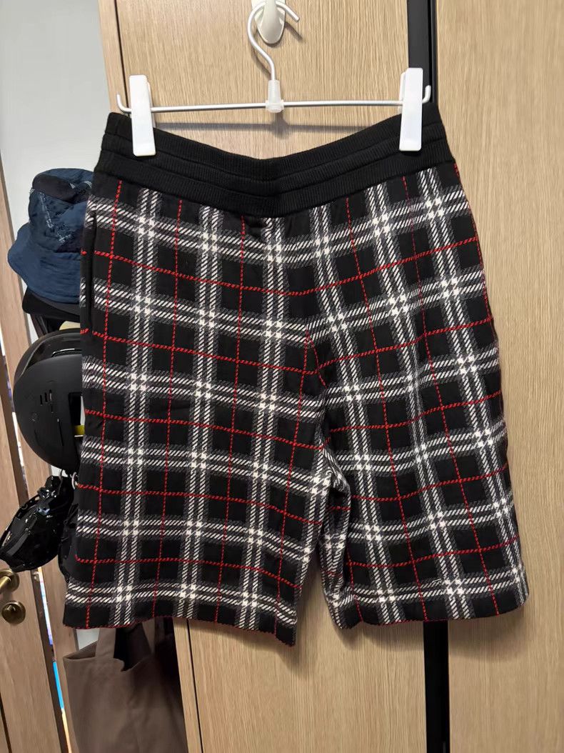 Burberry Burberry Shorts。 Q6 Size US 36 / EU 52 - 2 Thumbnail