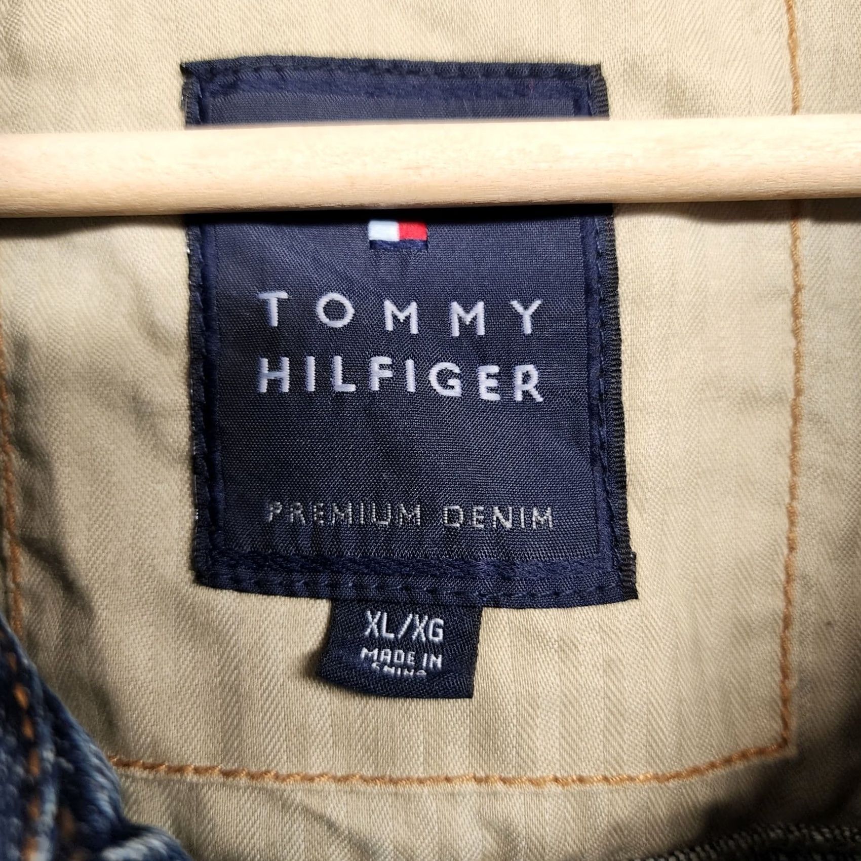 Tommy Hilfiger VINTAGE Tommy Hilfiger Jean Jacket Mens XL Blue Denim Trucker Y2K Jacket Mens XL Blue Denim Trucker Button Closure Vintage Mens Size US 36 / EU 52 - 4 Thumbnail