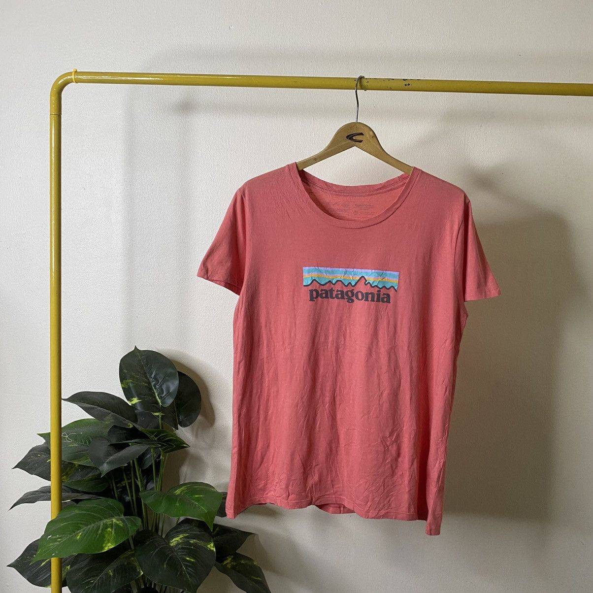 Patagonia Patagonia Surf P-6 Logo Peach T Shirt Size US L / EU 52-54 / 3 - 1 Thumbnail