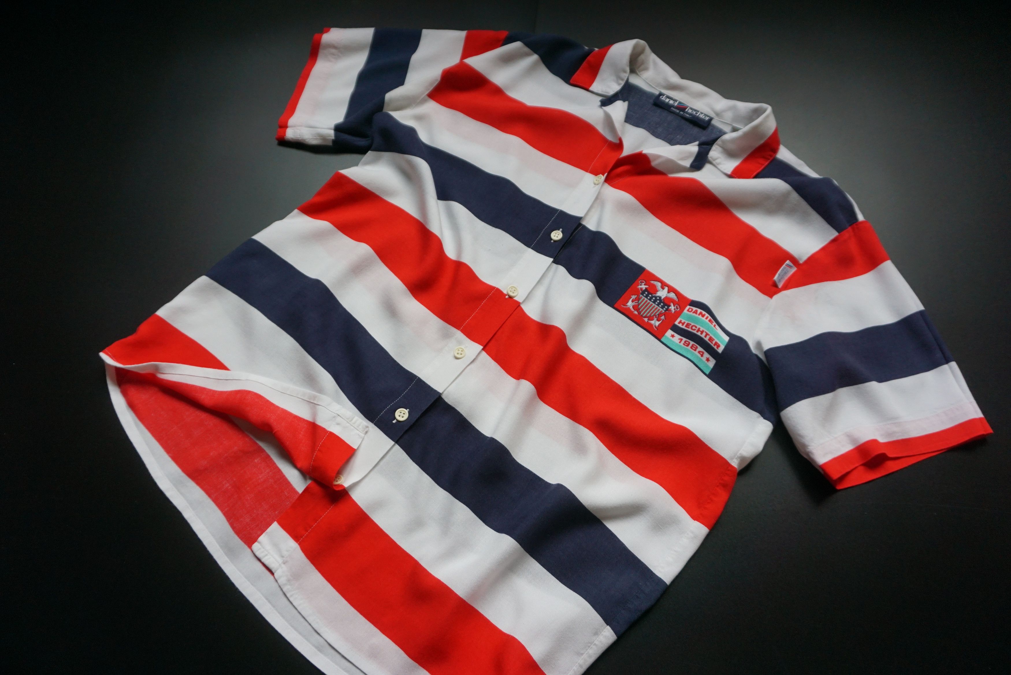 Daniel Hechter Men true vintage funky striped short sleeved shirt 80s 90s Size US S / EU 44-46 / 1 - 1 Thumbnail