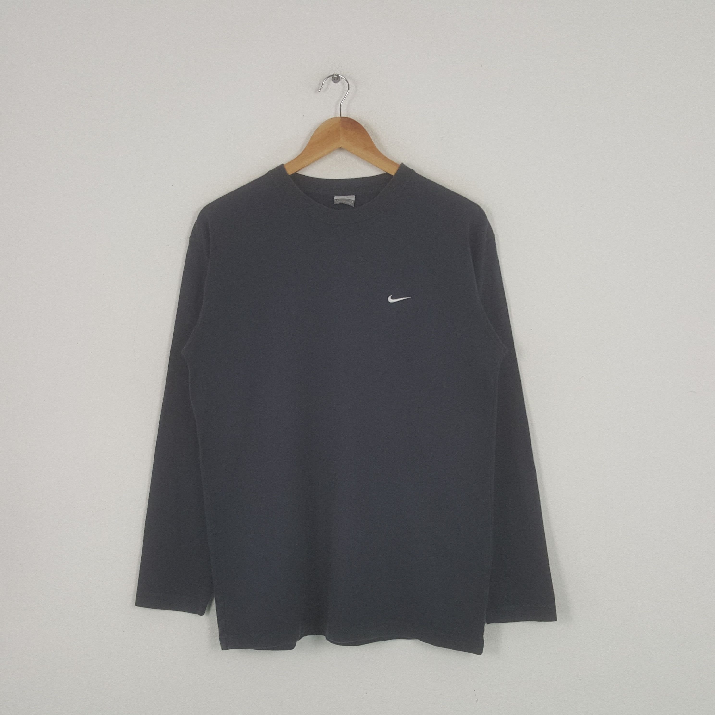 Nike × Vintage Vintage Nike Swoosh Sport Style Tshirt Size US M / EU 48-50 / 2 - 1 Thumbnail