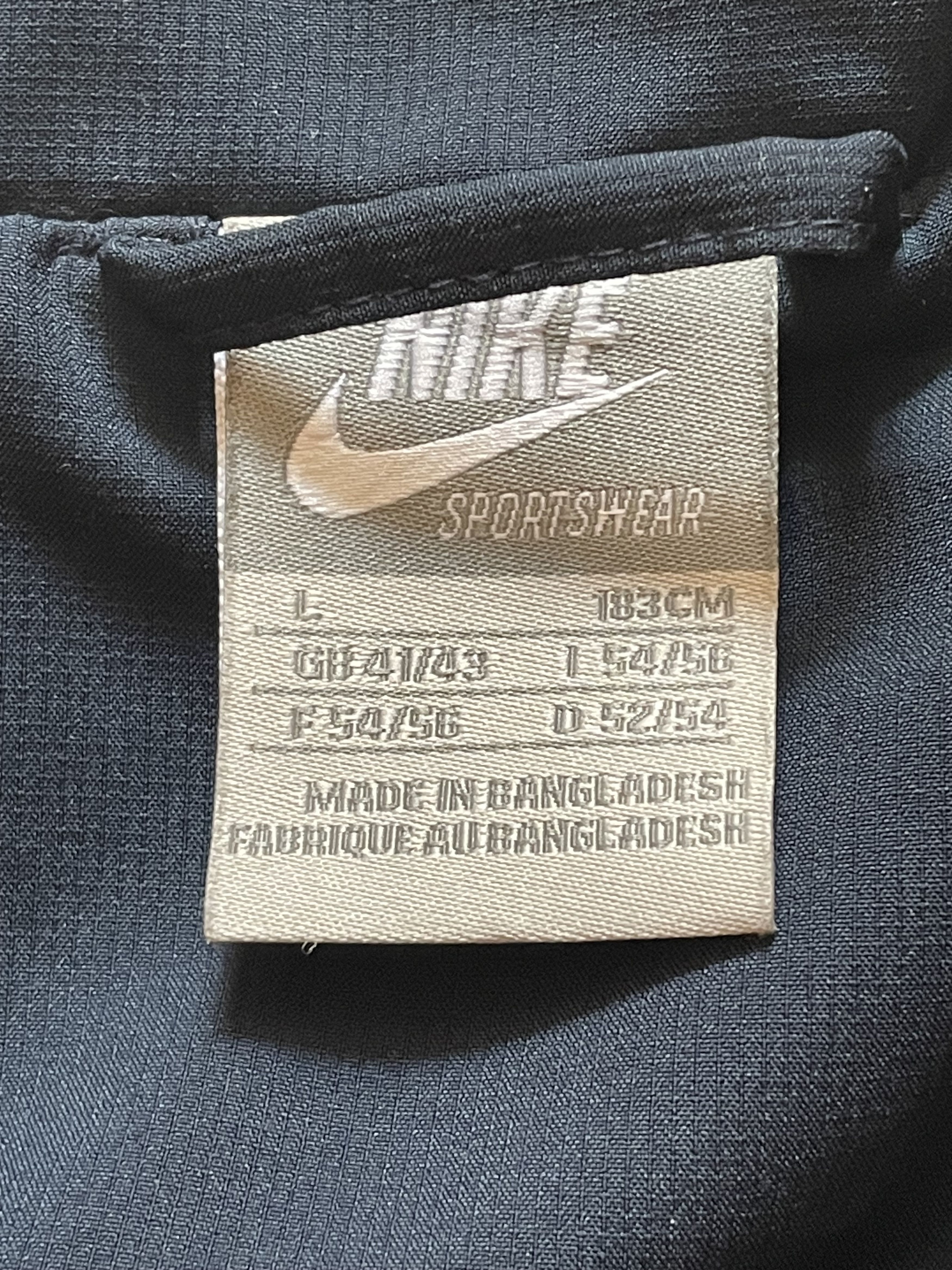 Nike Vintage 00s Nike Light Jacket/Windbreaker Mini Logo Boxy Fit Size US L / EU 52-54 / 3 - 14 Thumbnail