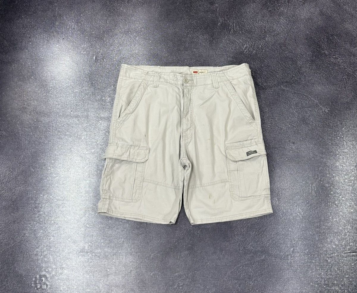 Wrangler Vintage Wrangler Relaxed Fit Hype Beige Utility Cargo Shorts Size US 38 / EU 54 - 1 Thumbnail