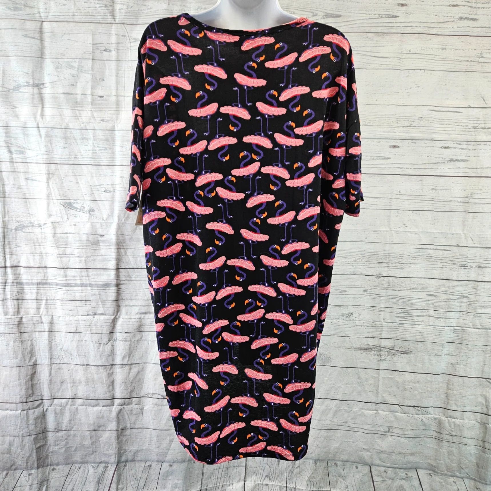 Vintage VINTAGE LuLaRoe Womens Irma Top Sz Small Black Pink Flamingos Short Sleeve Size S / US 4 / IT 40 - 4 Thumbnail