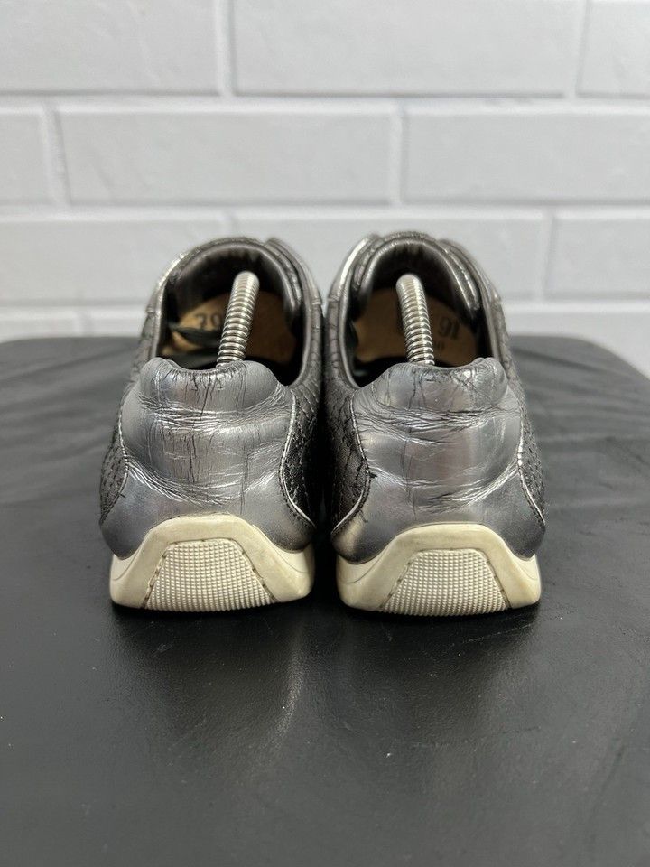 Louis Vuitton Louis Vuitton Women's Leather Sneakers Silver Size 38 Size US 8 / IT 38 - 7 Thumbnail