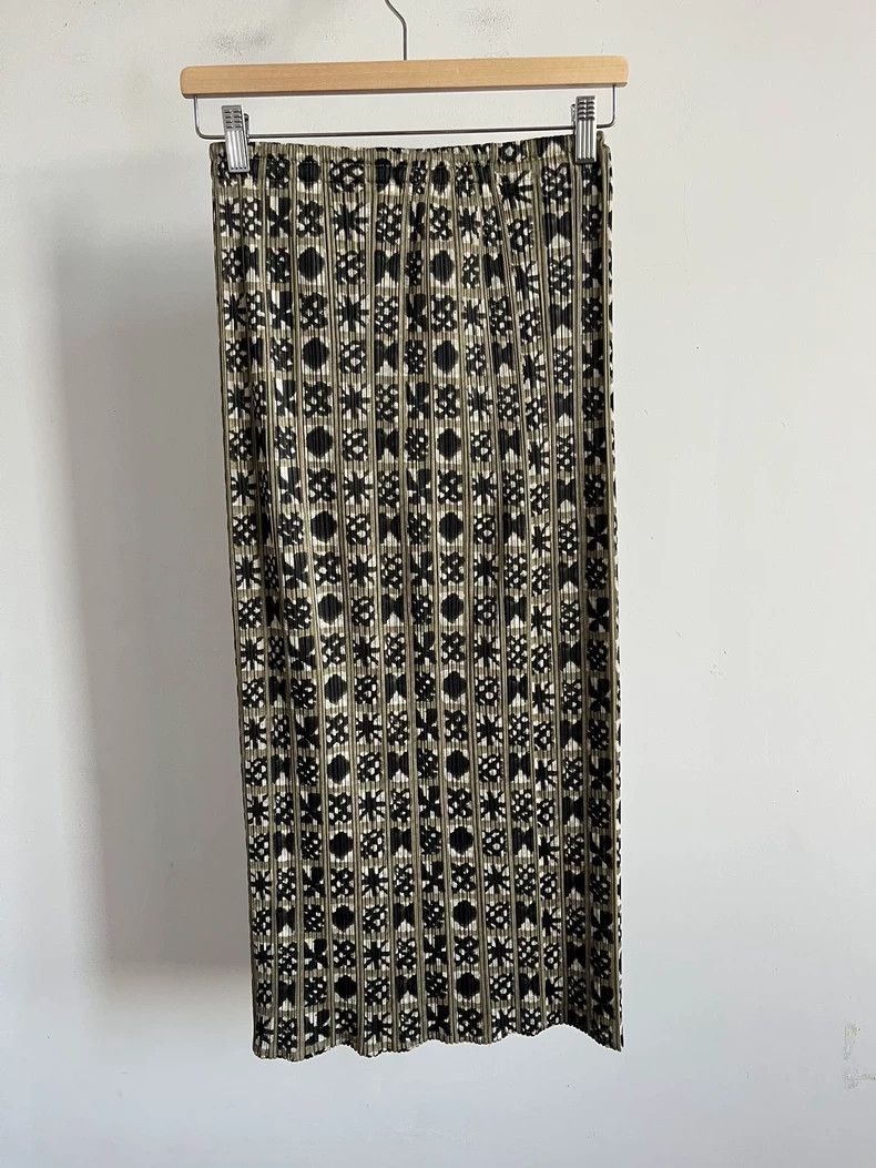 Issey Miyake Issey Miyake size:1 A black and grey skirt Size 22" - 2 Thumbnail