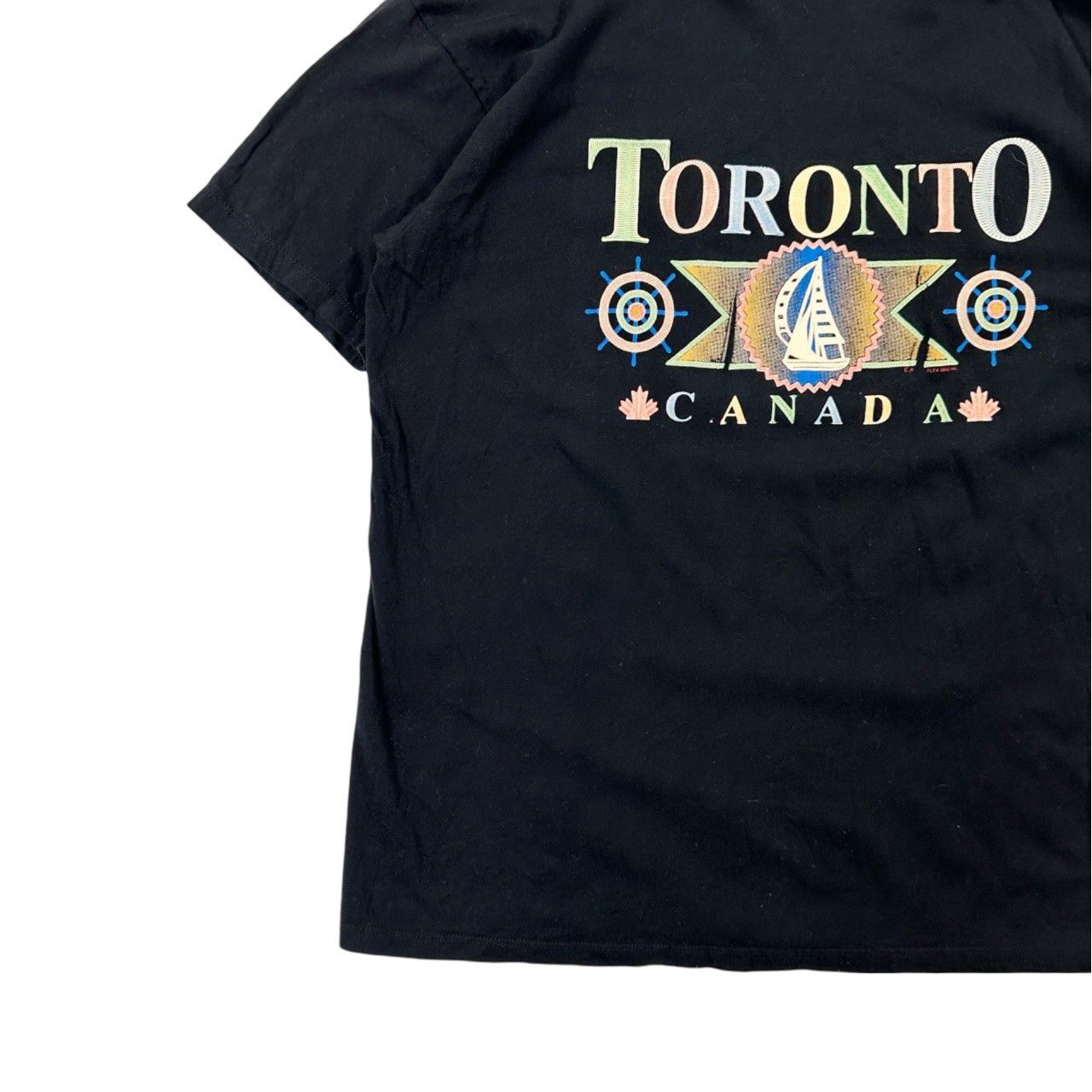 Vintage Vintage 2000 Toronto Canada Graphic T Shirt Size US L / EU 52-54 / 3 - 3 Thumbnail