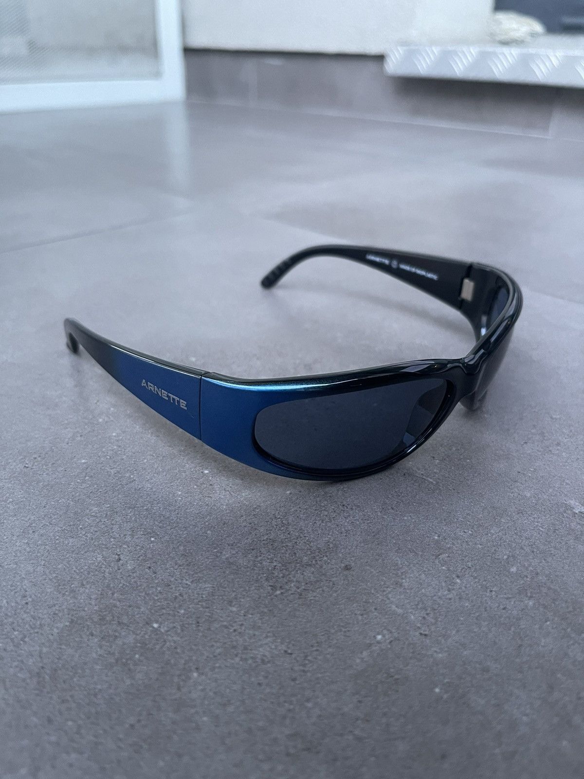 Arnette Arnette Catfish 4302-2818/80 Ombre Black Blue Sunglasses Size ONE SIZE - 9 Thumbnail