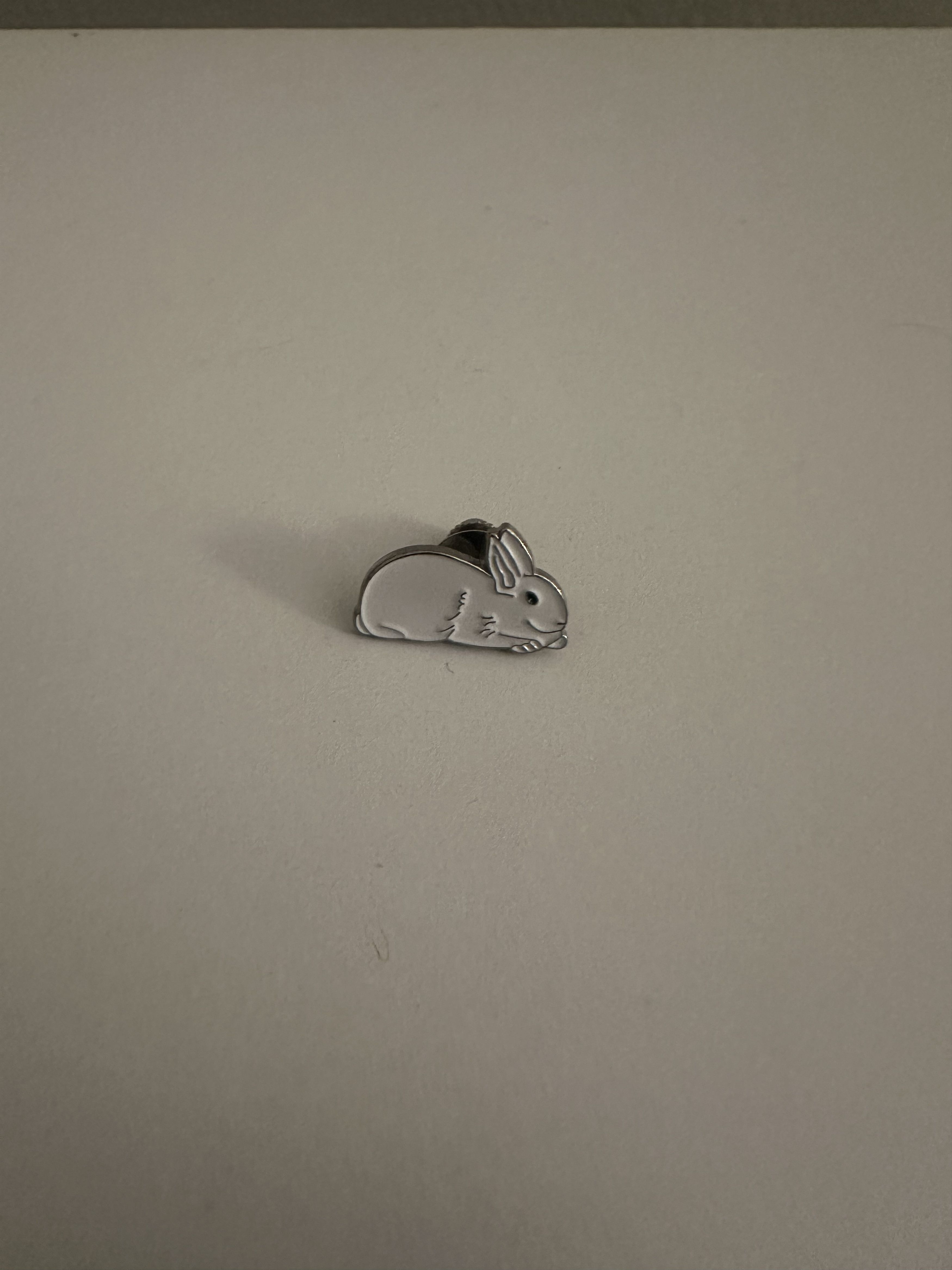 Supreme Supreme White Rabbit Pin FW16 Size ONE SIZE - 1 Thumbnail