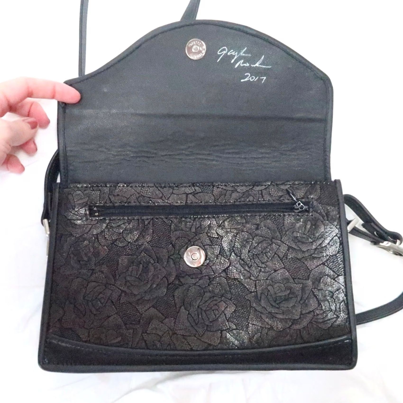 Vintage VINTAGE Black Floral Embossed Leather Crossbody Bag Purse Small Women Bohemian Size ONE SIZE - 8 Thumbnail