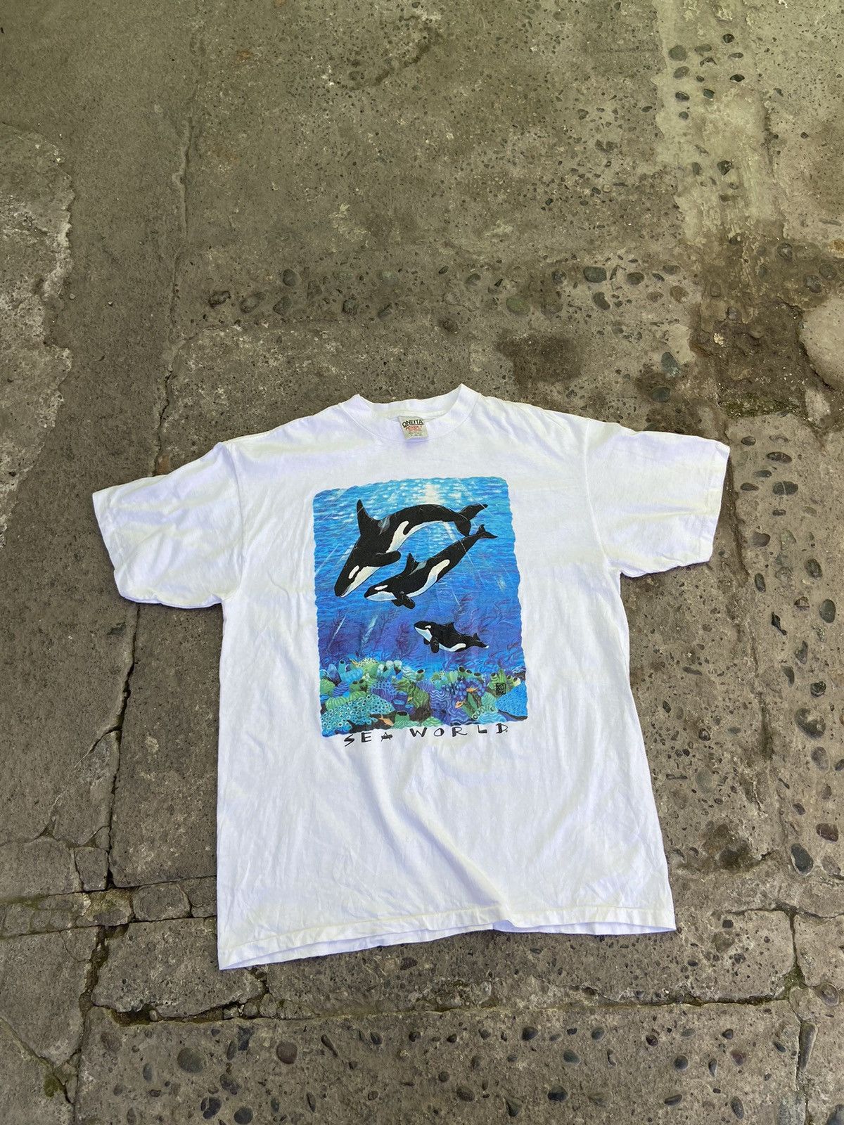 Vintage Vintage sea world T shirt Size US XL / EU 56 / 4 - 1 Thumbnail