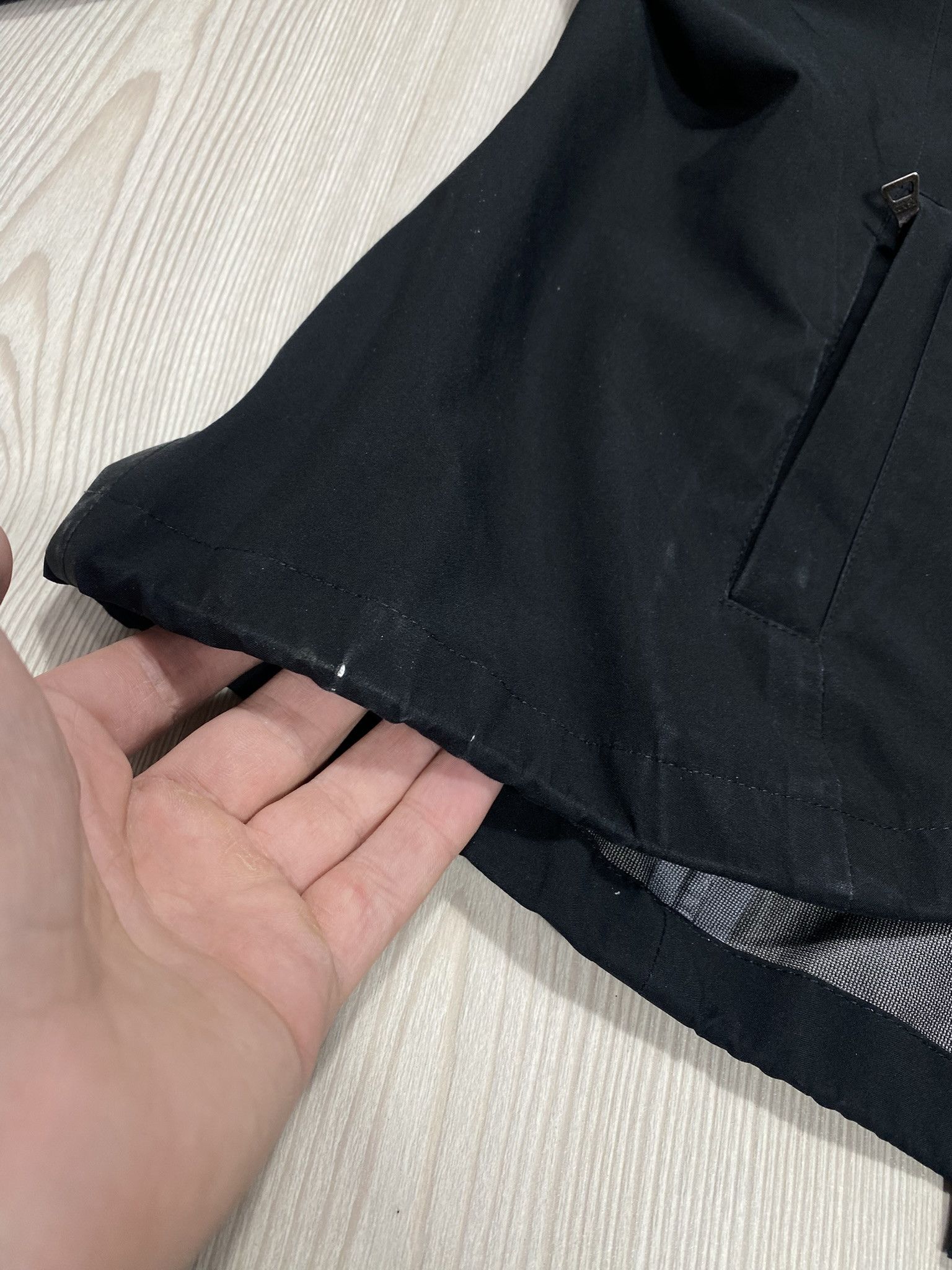 Prada Prada Vintage Gore-Tex Windbreaker Women's Jacket Size 44 Size S / US 4 / IT 40 - 15 Thumbnail