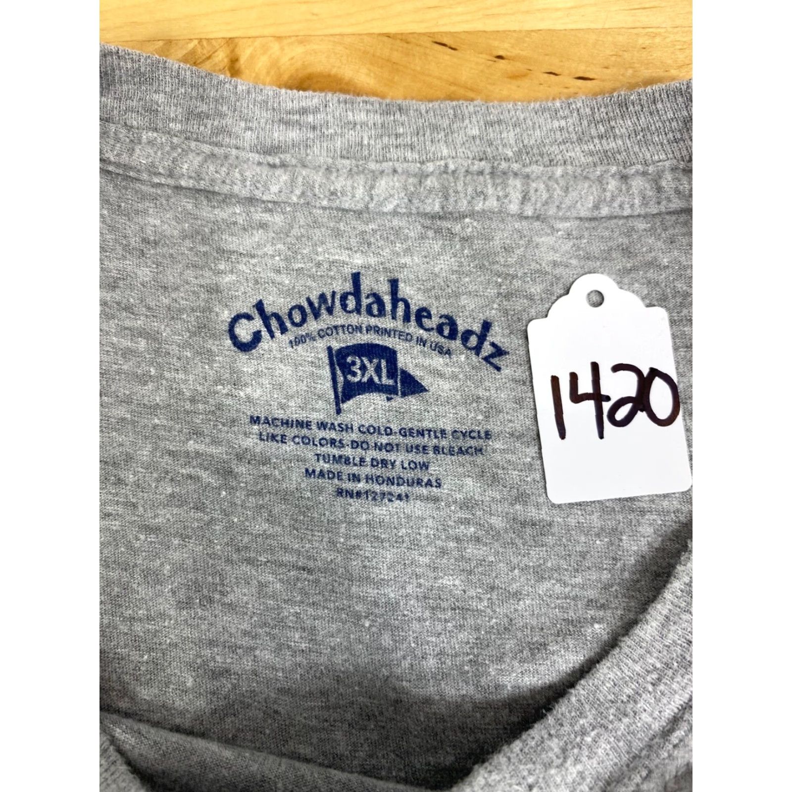 Vintage Chowdaheadz Mens Gray T-Shirt Beer King Crew Neck Short Sleeve 3XL Distress #1420 | Big & Tall Men’s Shirt Size US XXL / EU 58 / 5 - 4 Thumbnail
