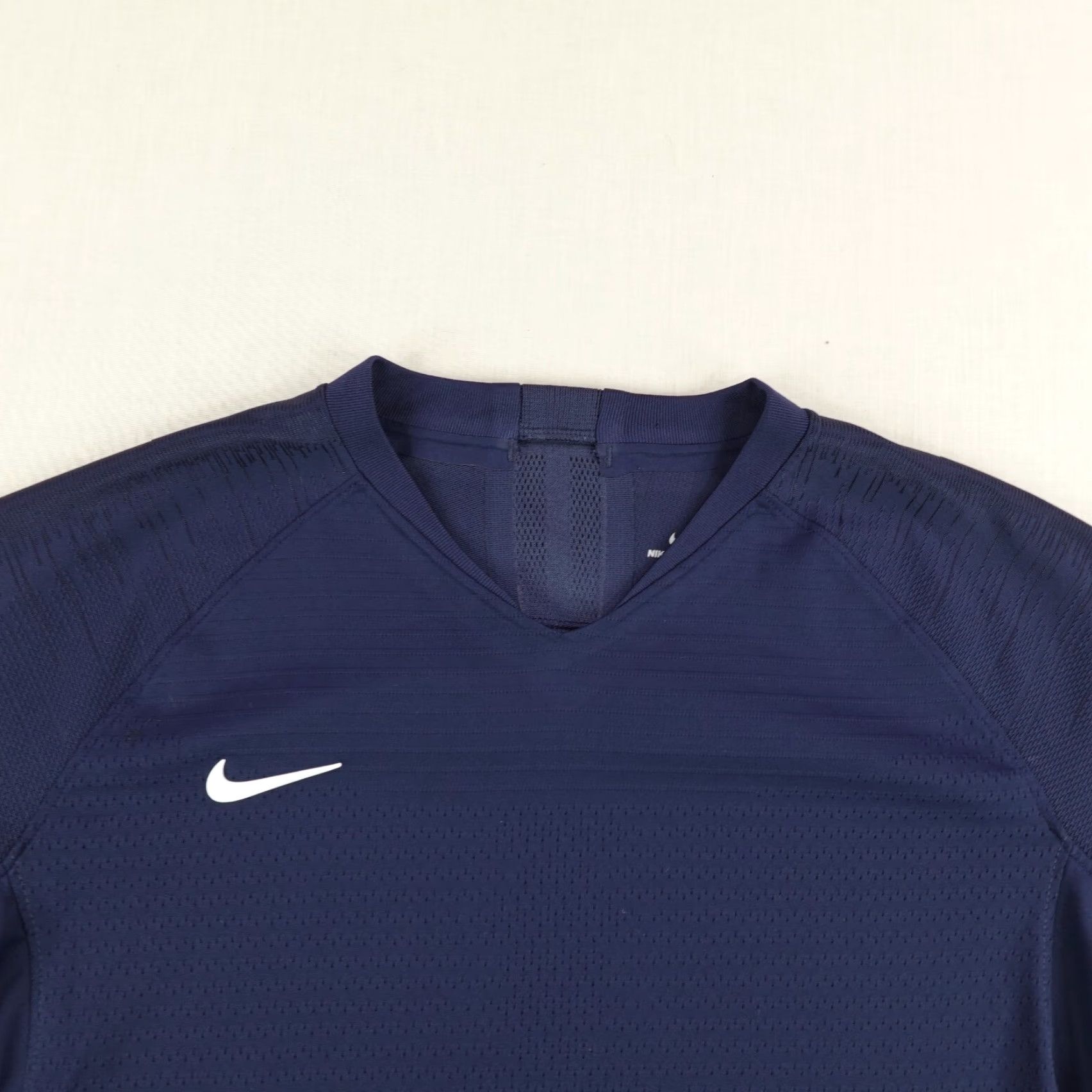 Nike Nike Shirt Mens Small Blue Vaporknit II Soccer Jersey V Neck Athletic Running Size S / US 4 / IT 40 - 2 Thumbnail