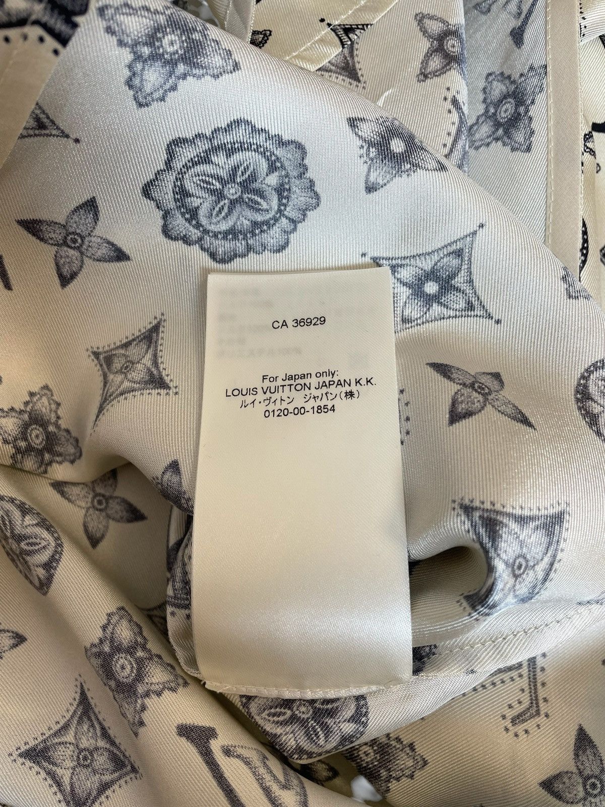 Louis Vuitton Louis Vuitton Monogram silk twill shirt, 38fr. Size S / US 4 / IT 40 - 12 Thumbnail