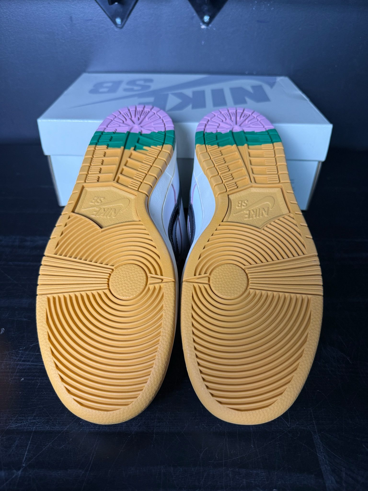 Nike Nike SB Dunk Low x CSEF Size US 10.5 / EU 43-44 - 5 Thumbnail