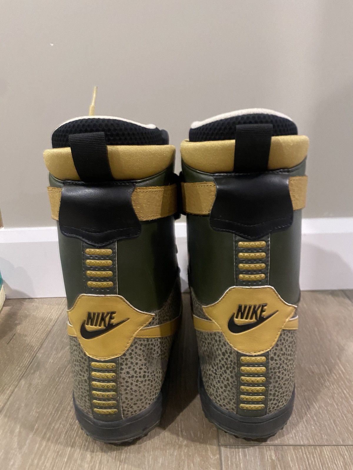 Nike Nike Zoom Force 1 Snowboard Boots Dark Army Green & Mtl Gold Size US 9 / EU 42 - 7 Thumbnail