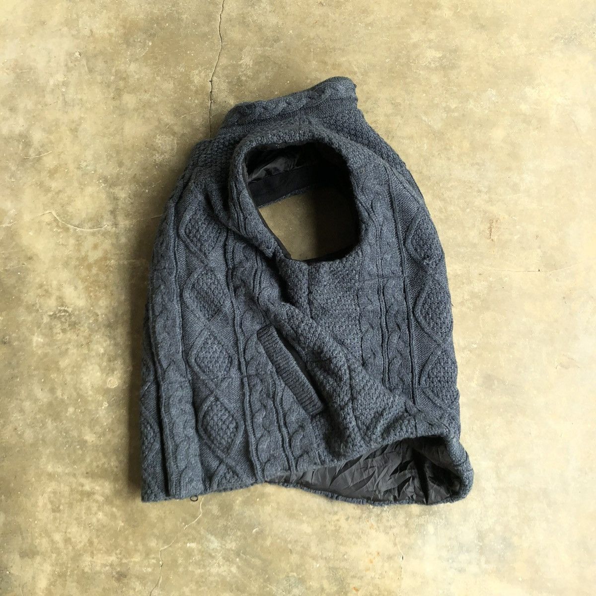 Japanese Brand 2000s Joey Factory Knitted Wool Cable Pattern Vest Luxury Size US M / EU 48-50 / 2 - 1 Thumbnail