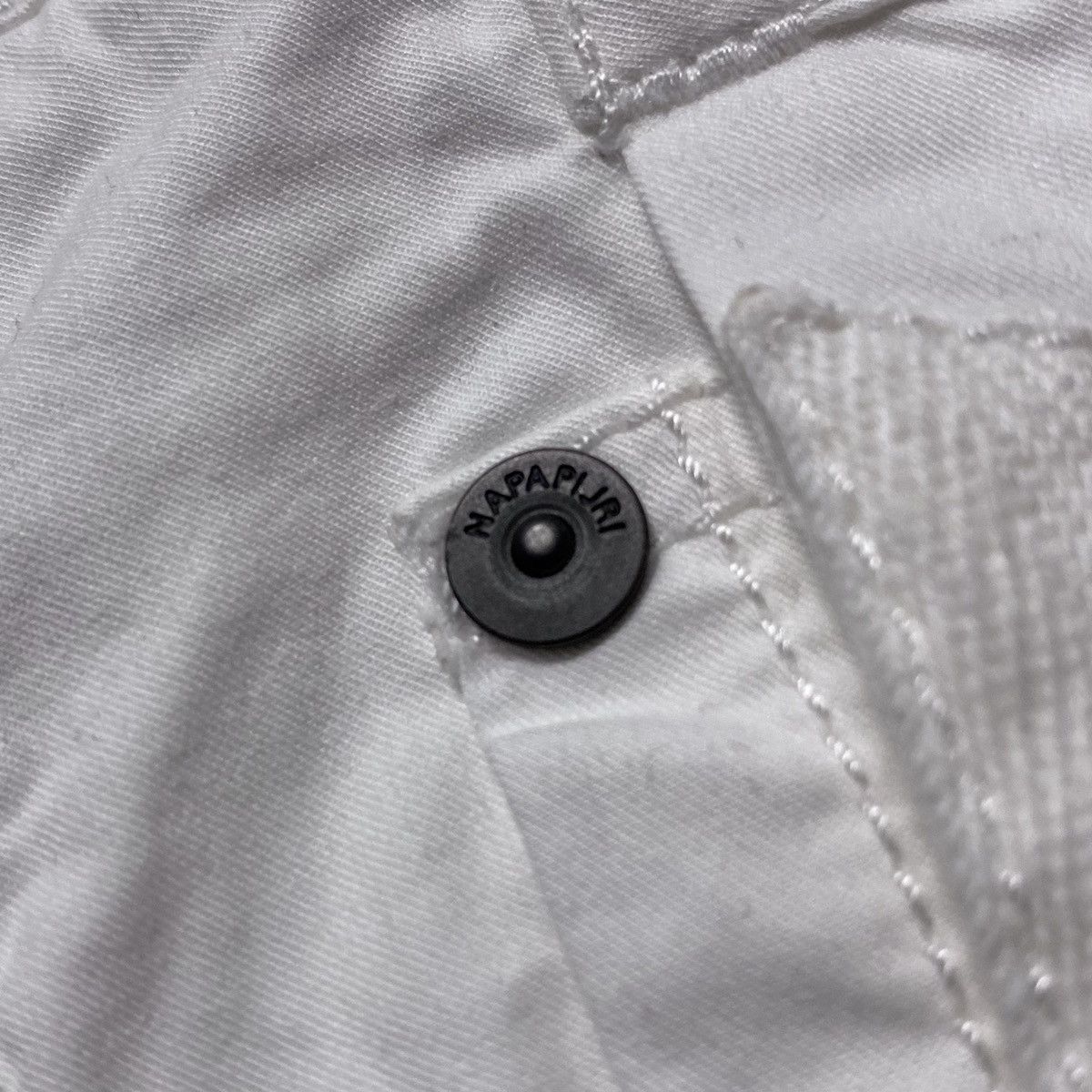 Napapijri Women’s Napapijri White Multipocket Cargo Shorts Logo Size 28" / US 6 / IT 42 - 8 Thumbnail