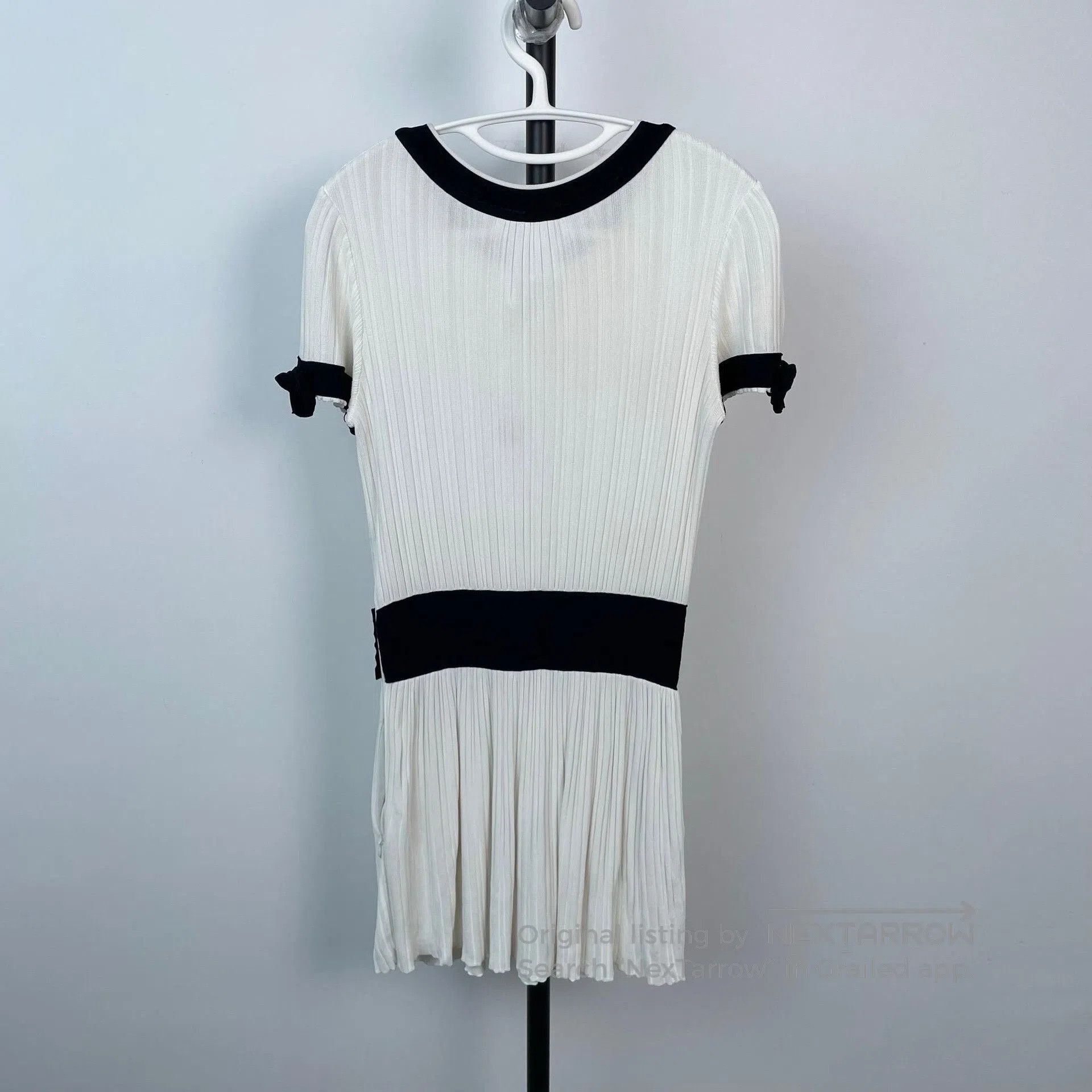 Chanel Chanel Black White Bow Pleated Dress. Size XS / US 0-2 / IT 36-38 - 2 Thumbnail