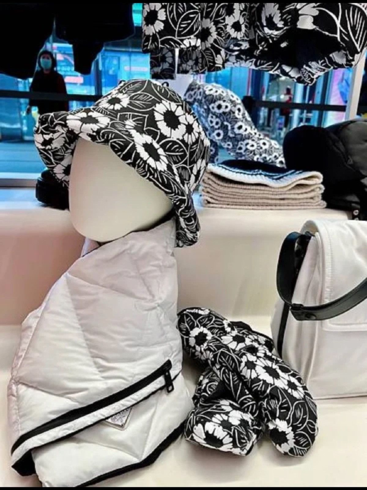 Prada Printed Nylon Bucket Hat Size ONE SIZE - 3 Thumbnail