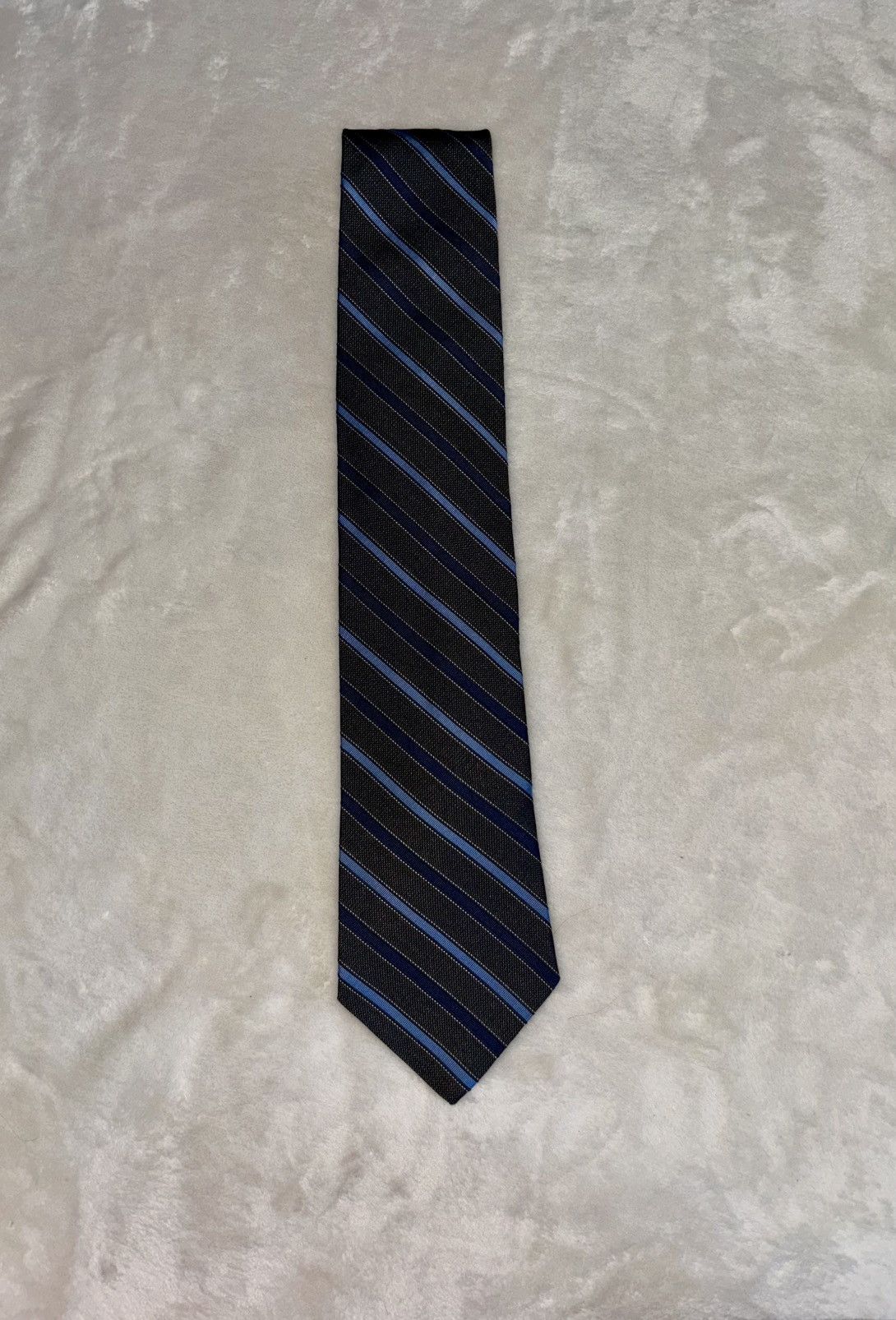 Tommy Hilfiger TOMMY HILFIGER Designer Men’s Silk Tie Blue Striped - EUC Size ONE SIZE - 1 Thumbnail