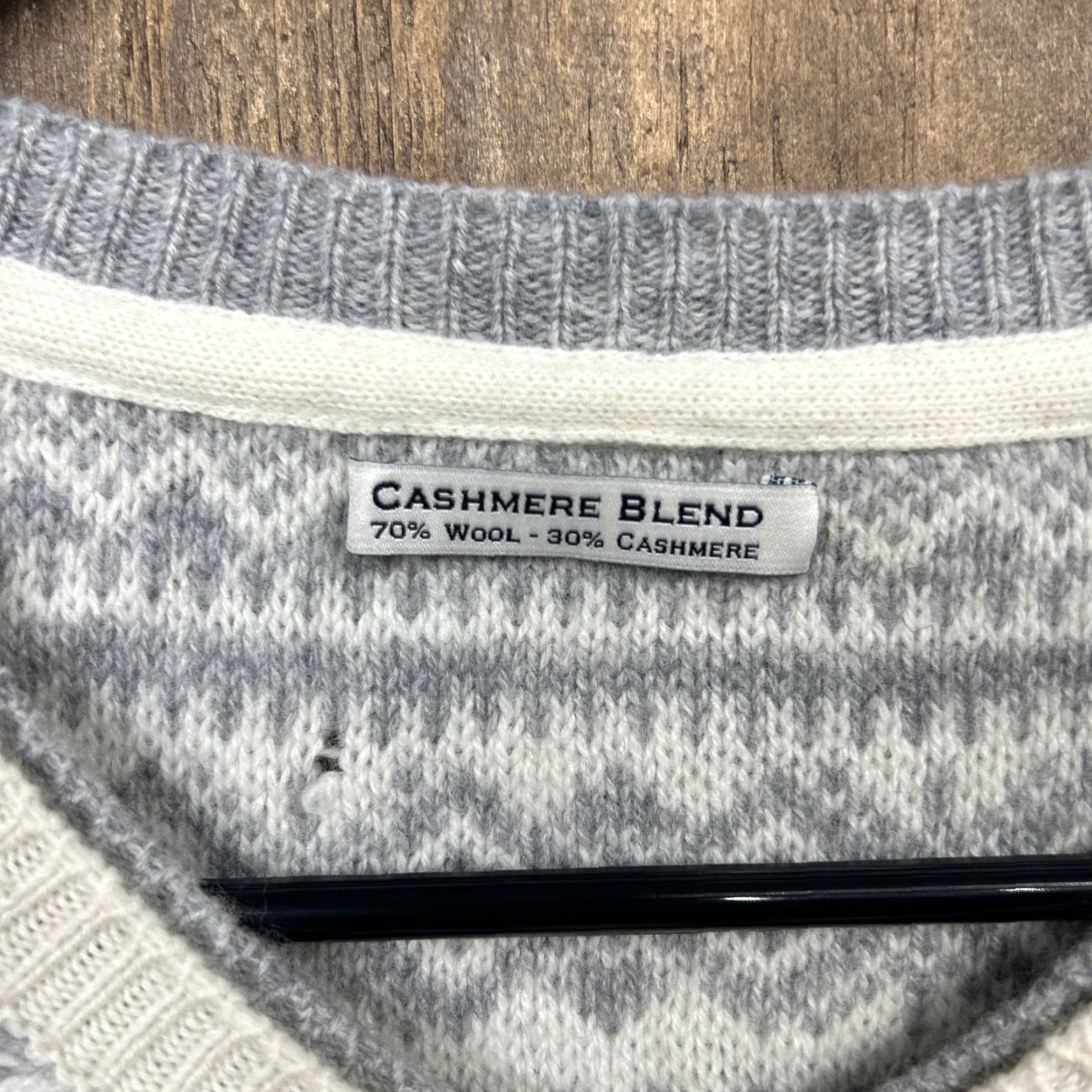 Vintage Cashmere Blend Mens Sweater Gray V-Neck Wool Long Sleeve L Knit Pullover Casual Workwear Winter Fall Mens Size US L / EU 52-54 / 3 - 4 Thumbnail