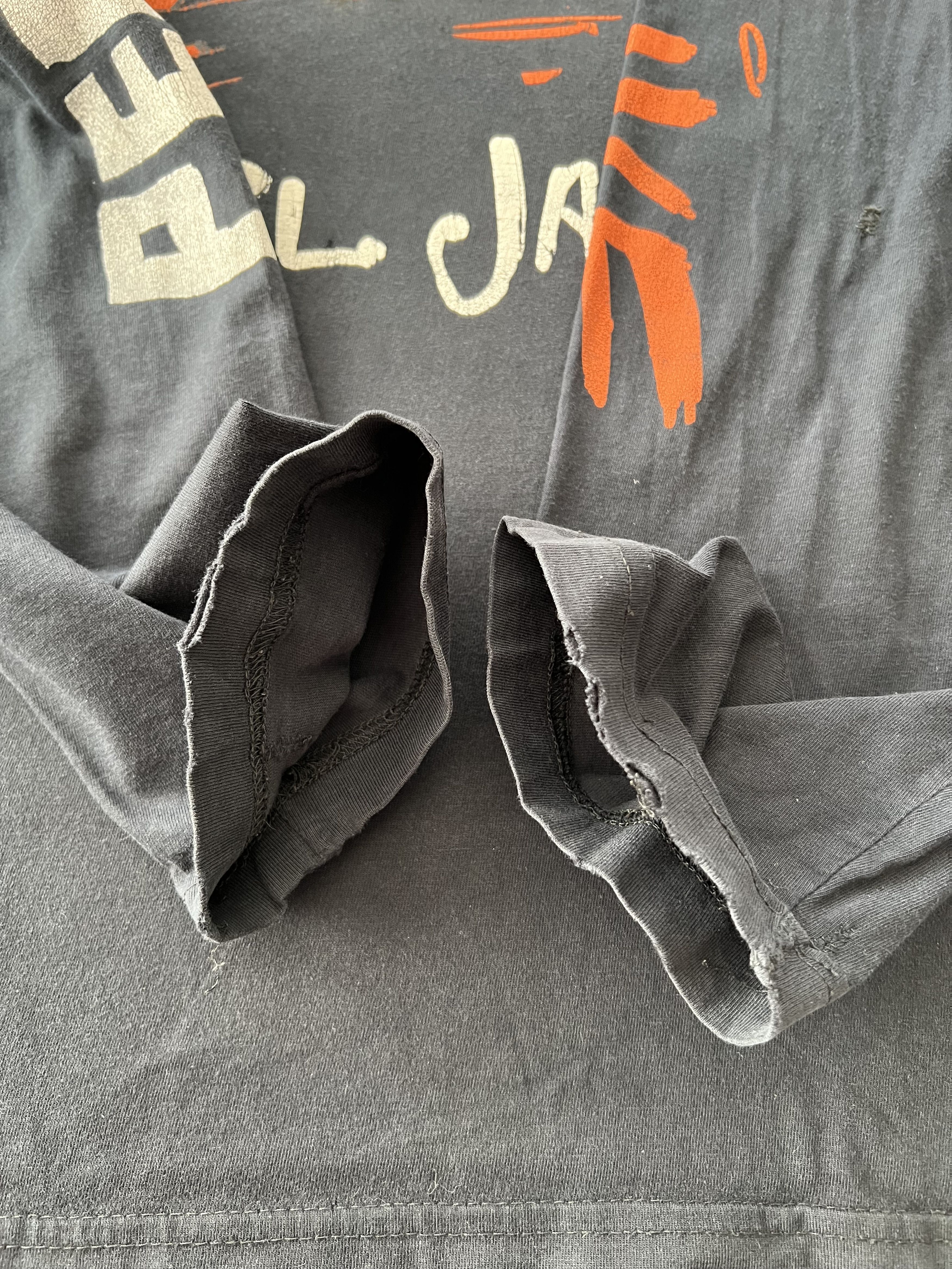 Band Tees Vintage 90s Pearl Jam Alive Black Long Sleeve T-shirt Size US XL / EU 56 / 4 - 15 Thumbnail