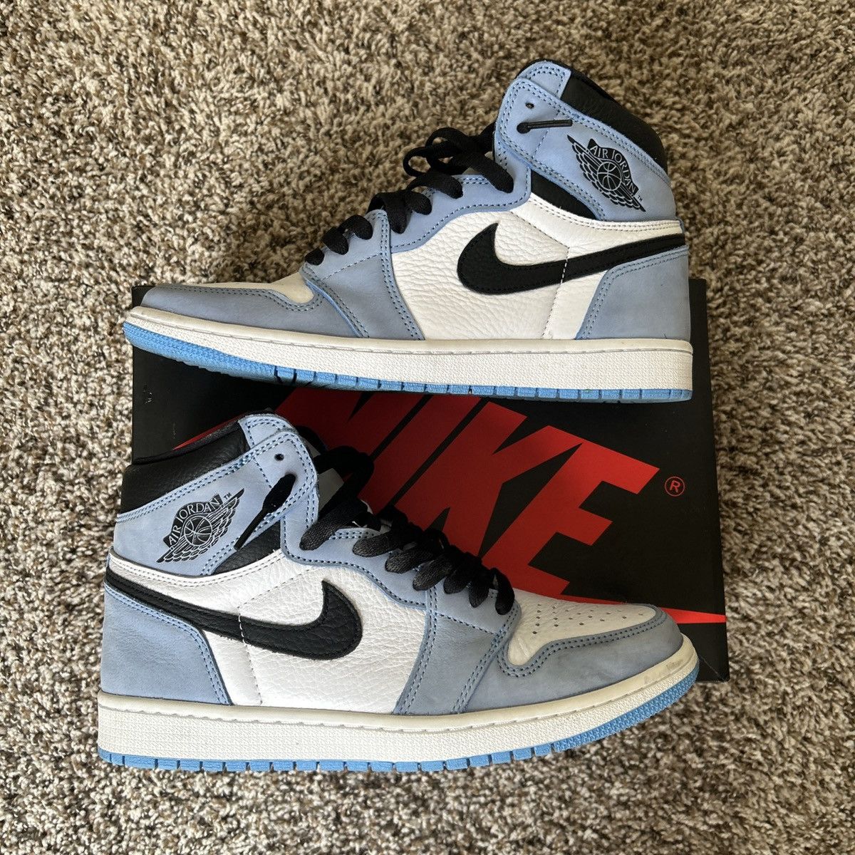 Jordan Brand Air Jordan 1 Retro High OG UNC University Blue Size US 9 / EU 42 - 1 Thumbnail