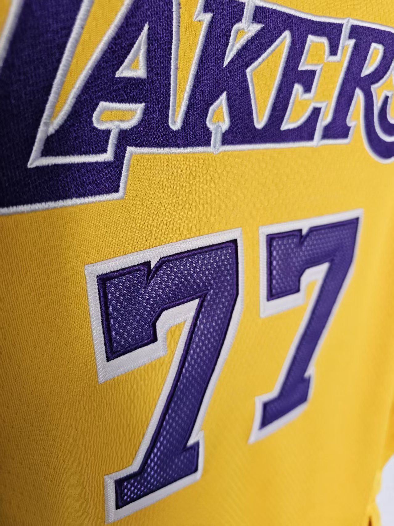 NBA Lakers #77 Luka Dončić Jersey Double Stitched Size US M / EU 48-50 / 2 - 3 Thumbnail