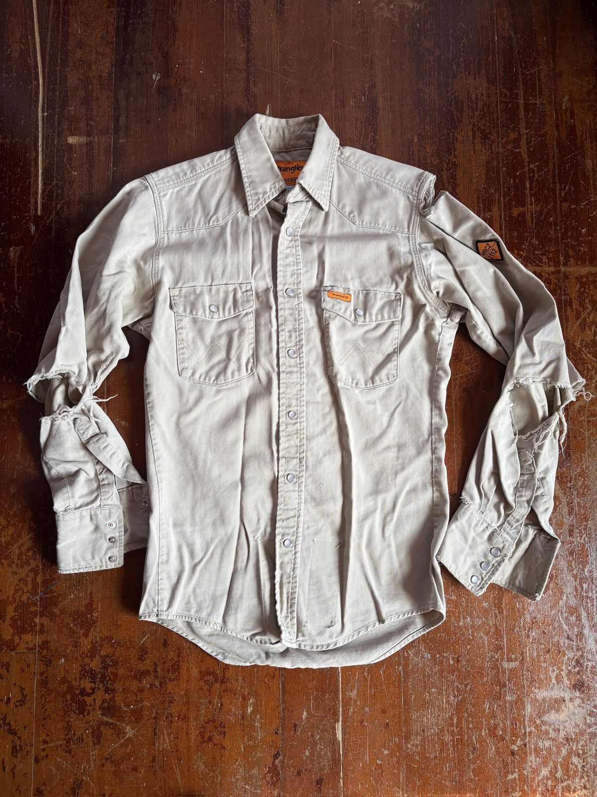 Wrangler WRANGLER WELDER THRASHED SHIRT Size US S / EU 44-46 / 1 - 1 Thumbnail
