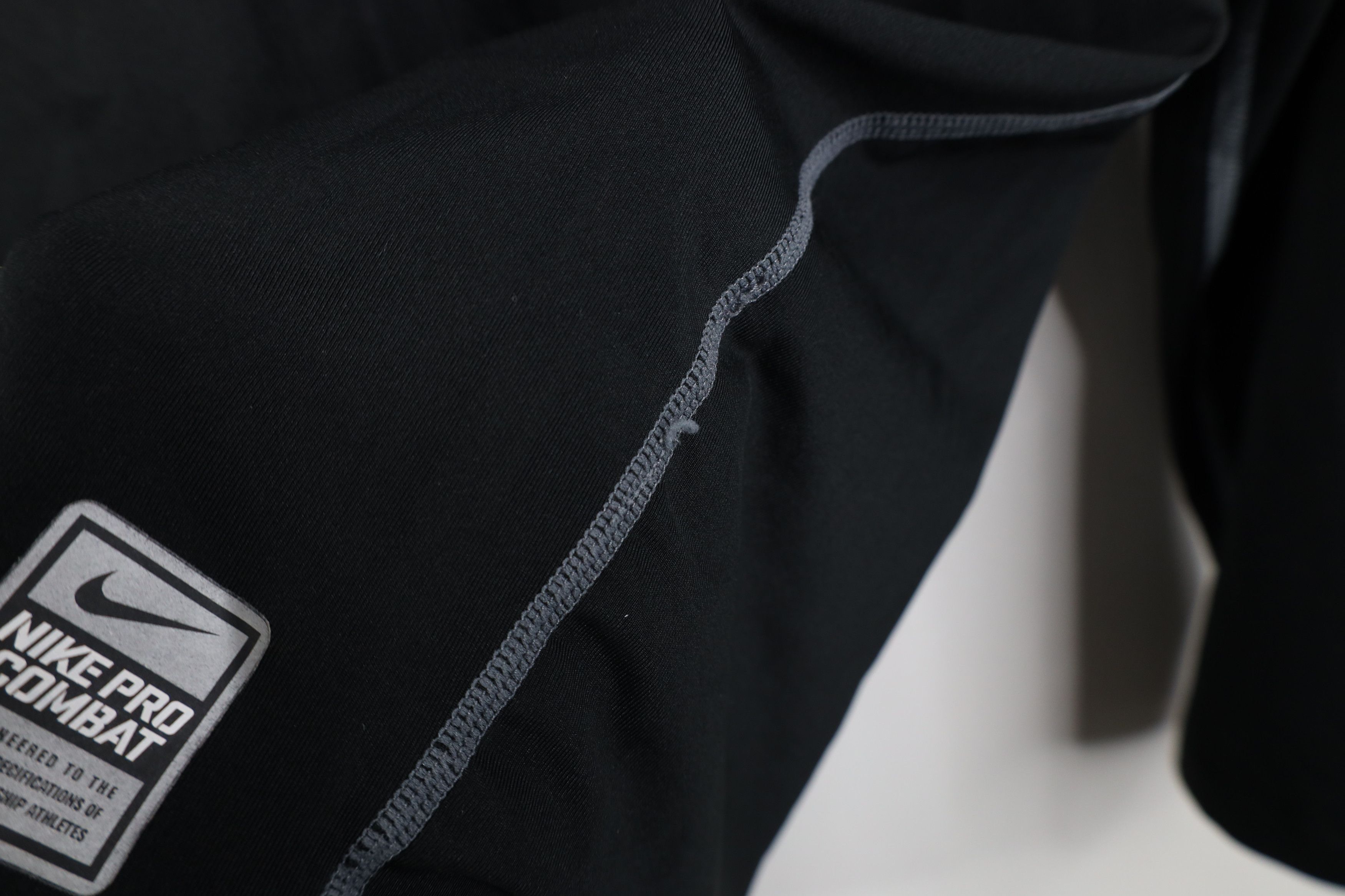 Nike Nike Pro Combat Training Long Sleeve T-Shirt Black Gym Size US M / EU 48-50 / 2 - 5 Thumbnail