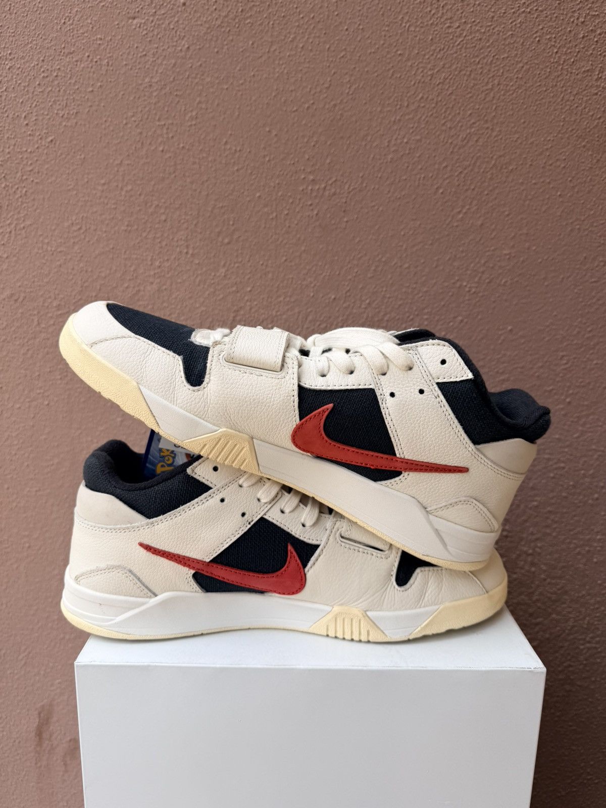 Nike × Travis Scott Air Jordan Jumpman Jack "UNIVERSITY RED" 2024 Size 13 Size US 13 / EU 46 - 5 Thumbnail
