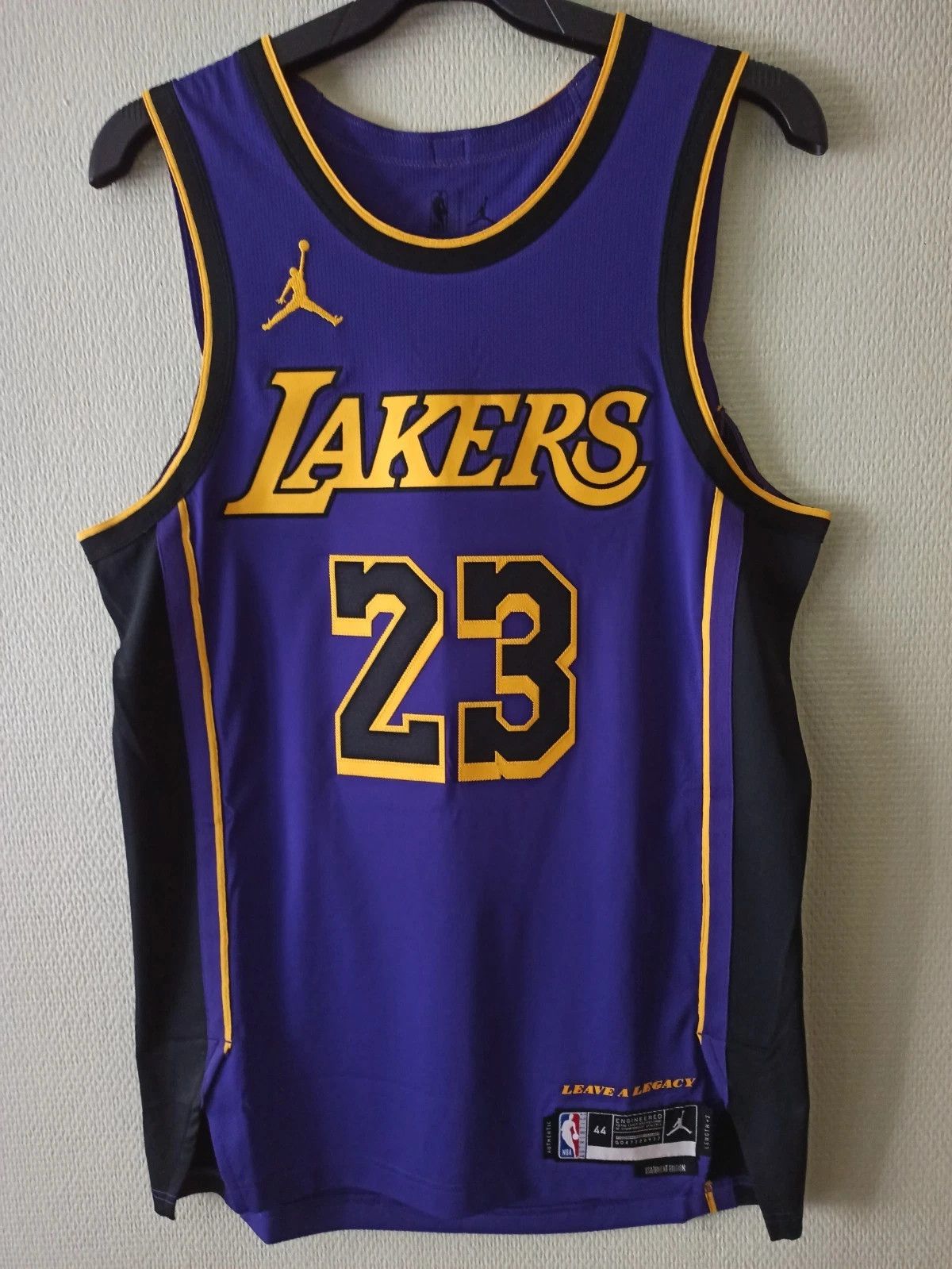 Jordan Brand Jordan LeBron James LA Lakers Authentic Jersey limited Size US M / EU 48-50 / 2 - 3 Thumbnail