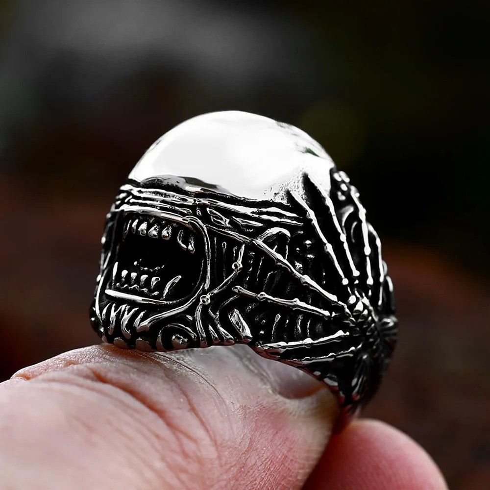 Vintage Skull Spider Ring Size ONE SIZE - 1 Thumbnail