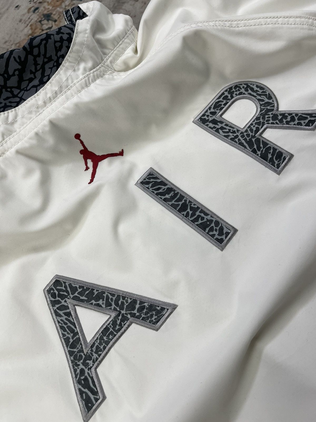 Jordan Brand Vintage Y2k Air Jordan Retro III Jackets Size US XL / EU 56 / 4 - 15 Thumbnail
