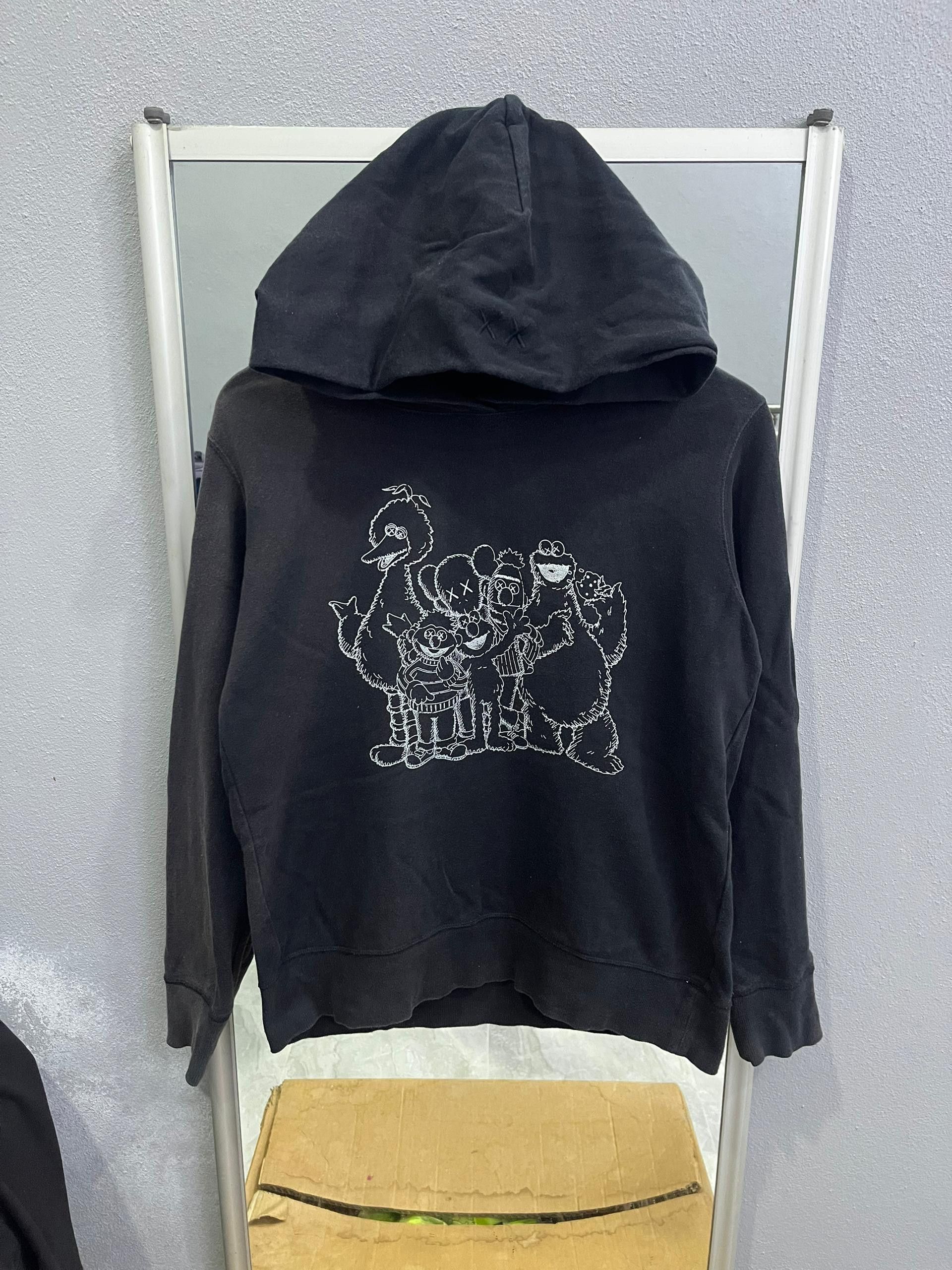 Kaws × Uniqlo Uniqlo UT Sesame Street x KAWS Hoodie Black Size US S / EU 44-46 / 1 - 1 Thumbnail