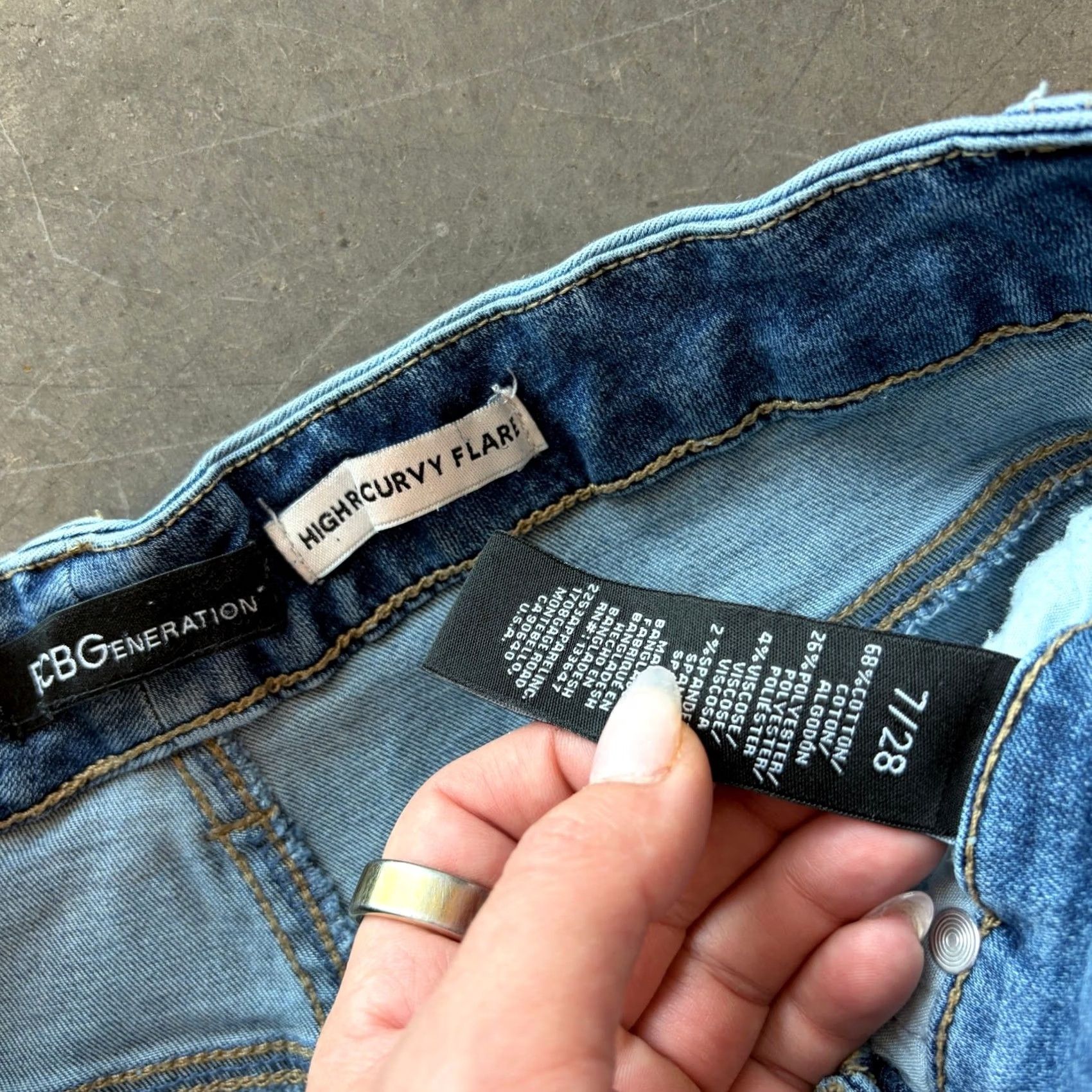 Vintage VINTAGE Bcbg Generation High Curvy Bootcut Jeans Medium Wash Denim 7/28 Women 7 Regular XS? Size 28" / US 6 / IT 42 - 3 Thumbnail