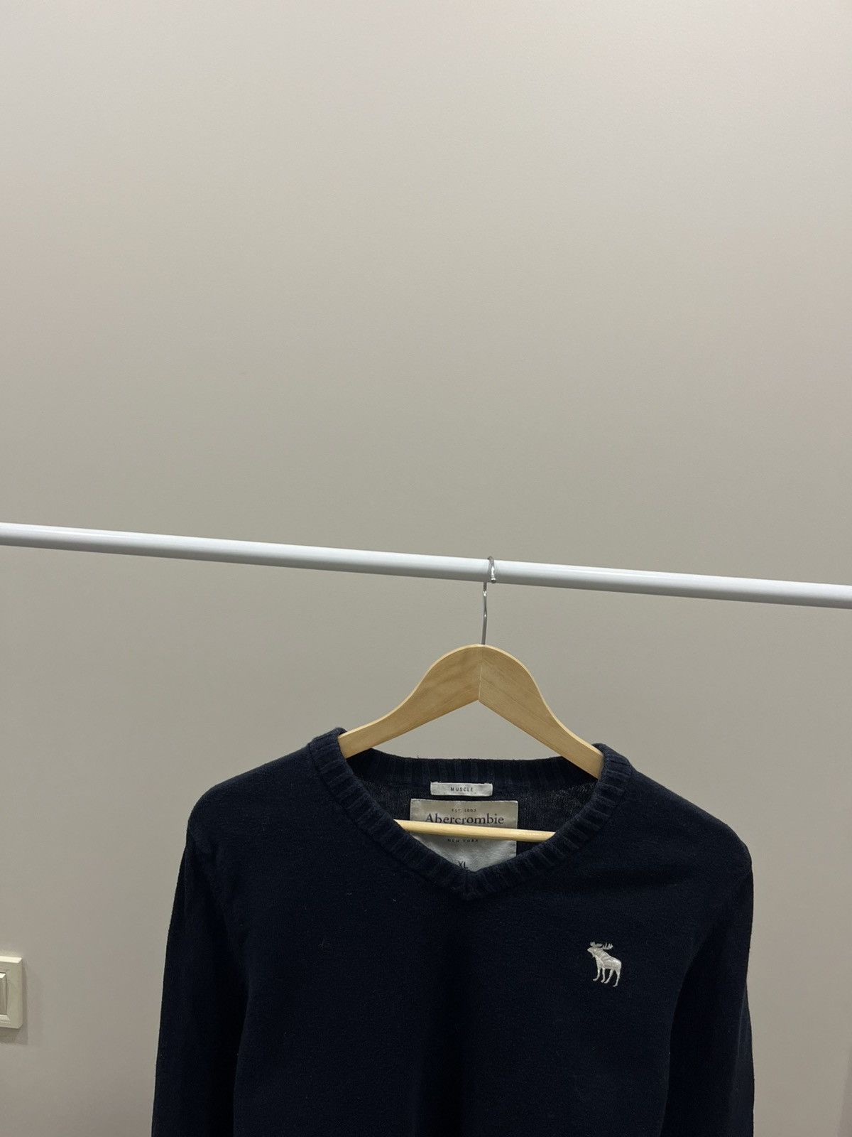 Abercrombie & Fitch Abercrombie and Fitch Sweater V-Neck Size US XL / EU 56 / 4 - 1 Thumbnail