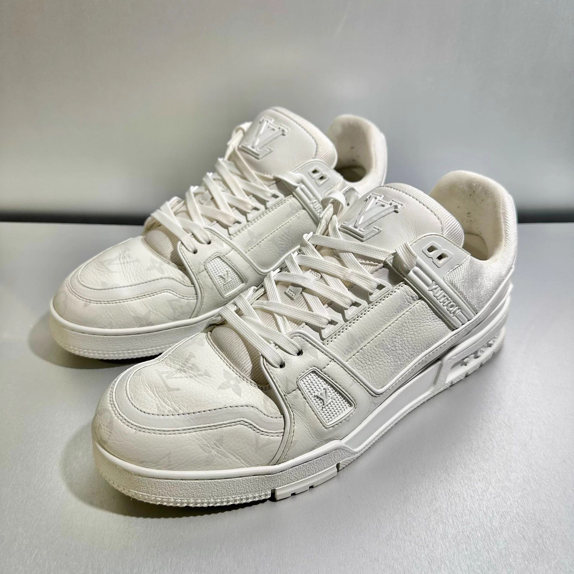 Louis Vuitton LV Trainer Monogram White Size 10/44 Excellent Condition Size US 10 / EU 43 - 1 Thumbnail
