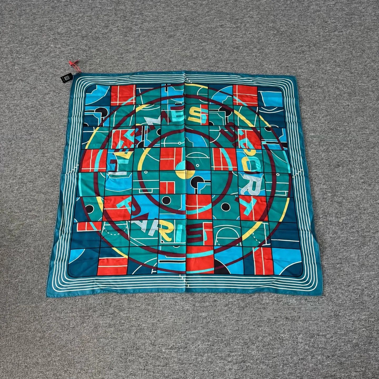 Hermes Hermes Color contrast letters; geometric checkered silk| Size ONE SIZE - 1 Thumbnail