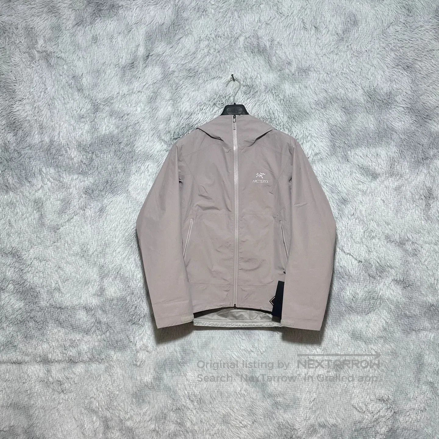 Arc'teryx Arcteryx Zeta SL Jacket in Light Purple. Size US L / EU 52-54 / 3 - 1 Thumbnail