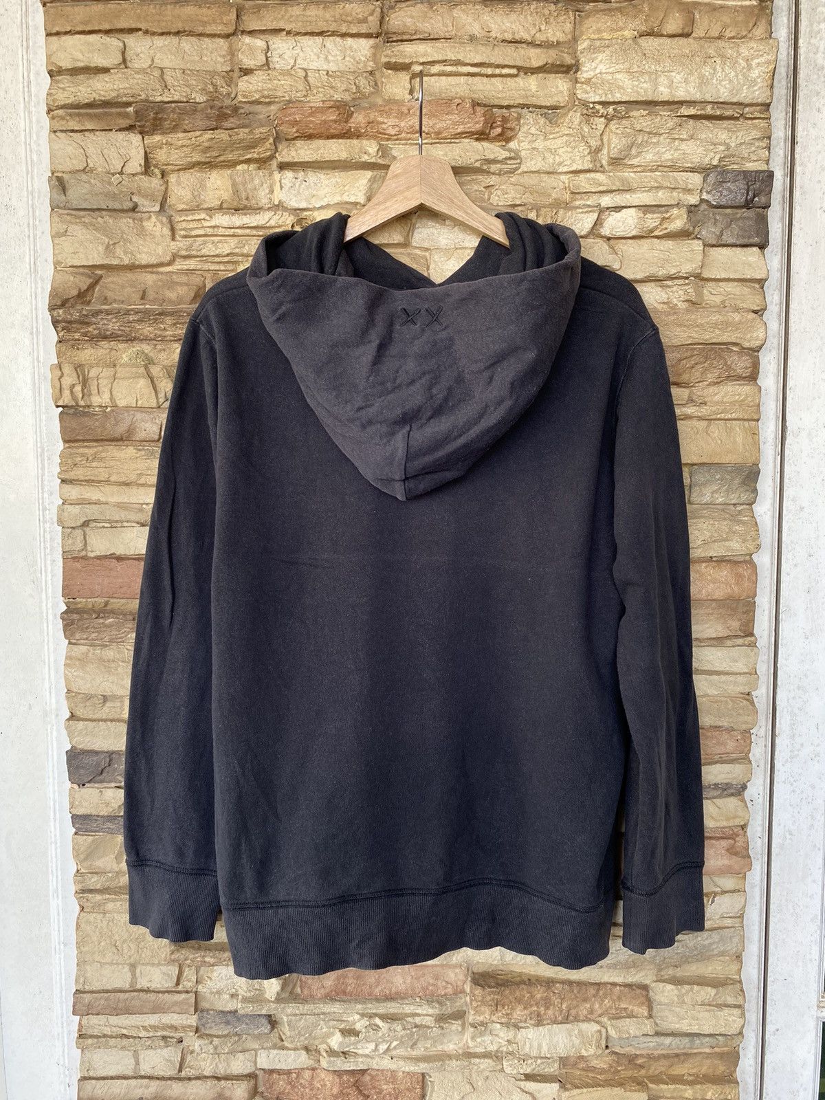 Kaws Rare Faded Kaws Uniqlo Hoodie Distressed Size US XL / EU 56 / 4 - 7 Thumbnail