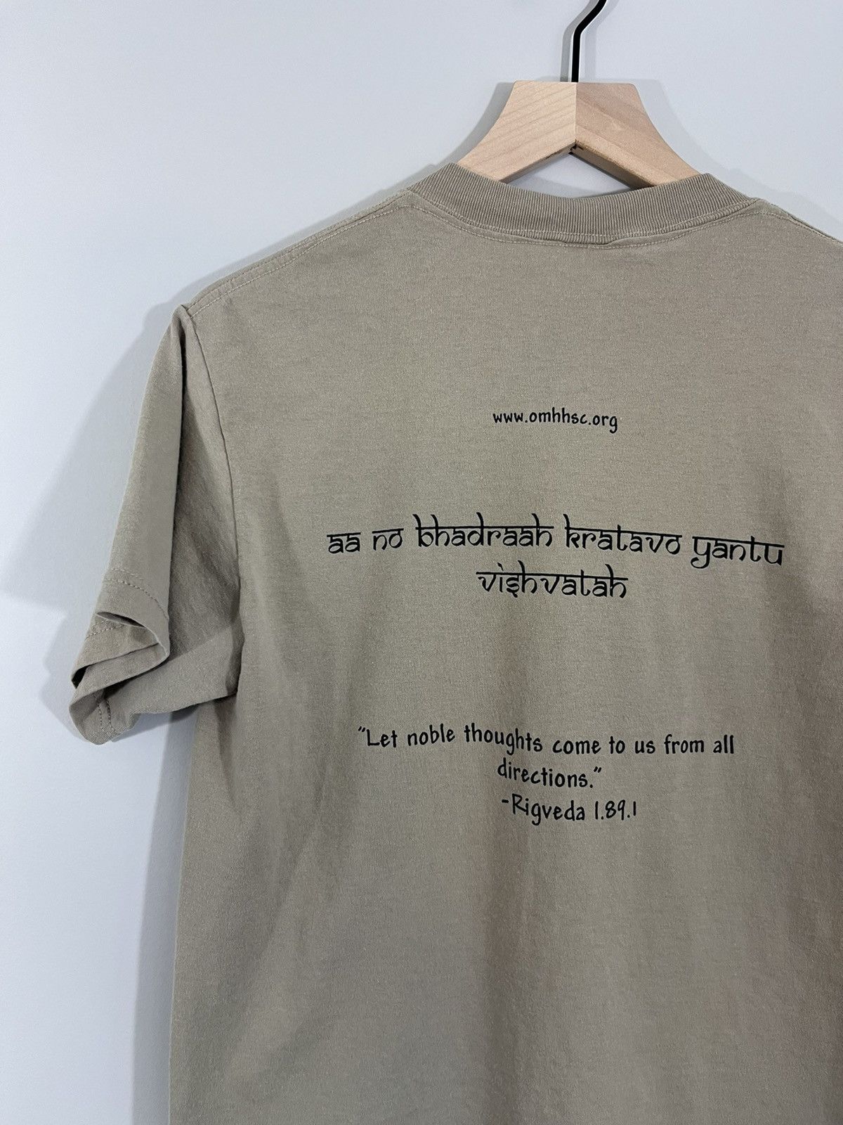 Vintage Vintage Hindu Summer Camp Distressed Faded 2000s Y2K Tee Size US M / EU 48-50 / 2 - 9 Thumbnail