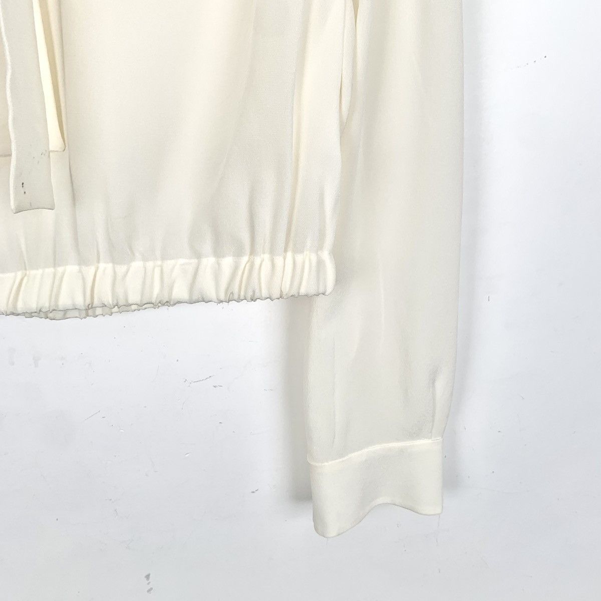 Prada Prada Off-white Bow Tie Silk Long Sleeve Shirt K26WX Size M / US 6-8 / IT 42-44 - 4 Thumbnail