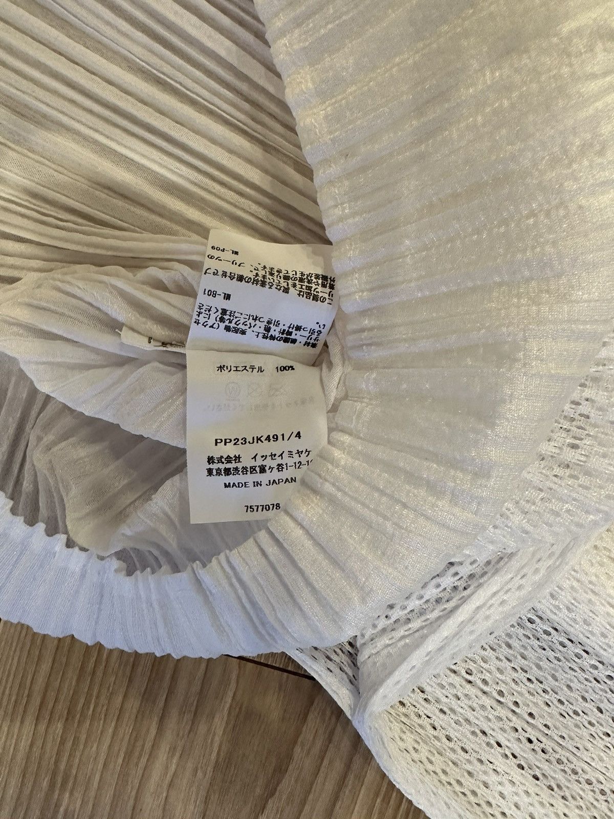 Pleats Please Issey Miyake Size4/ /tank top /white PLEATS PLEASE ISSEY MIYAKE Size L / US 10 / IT 46 - 4 Thumbnail
